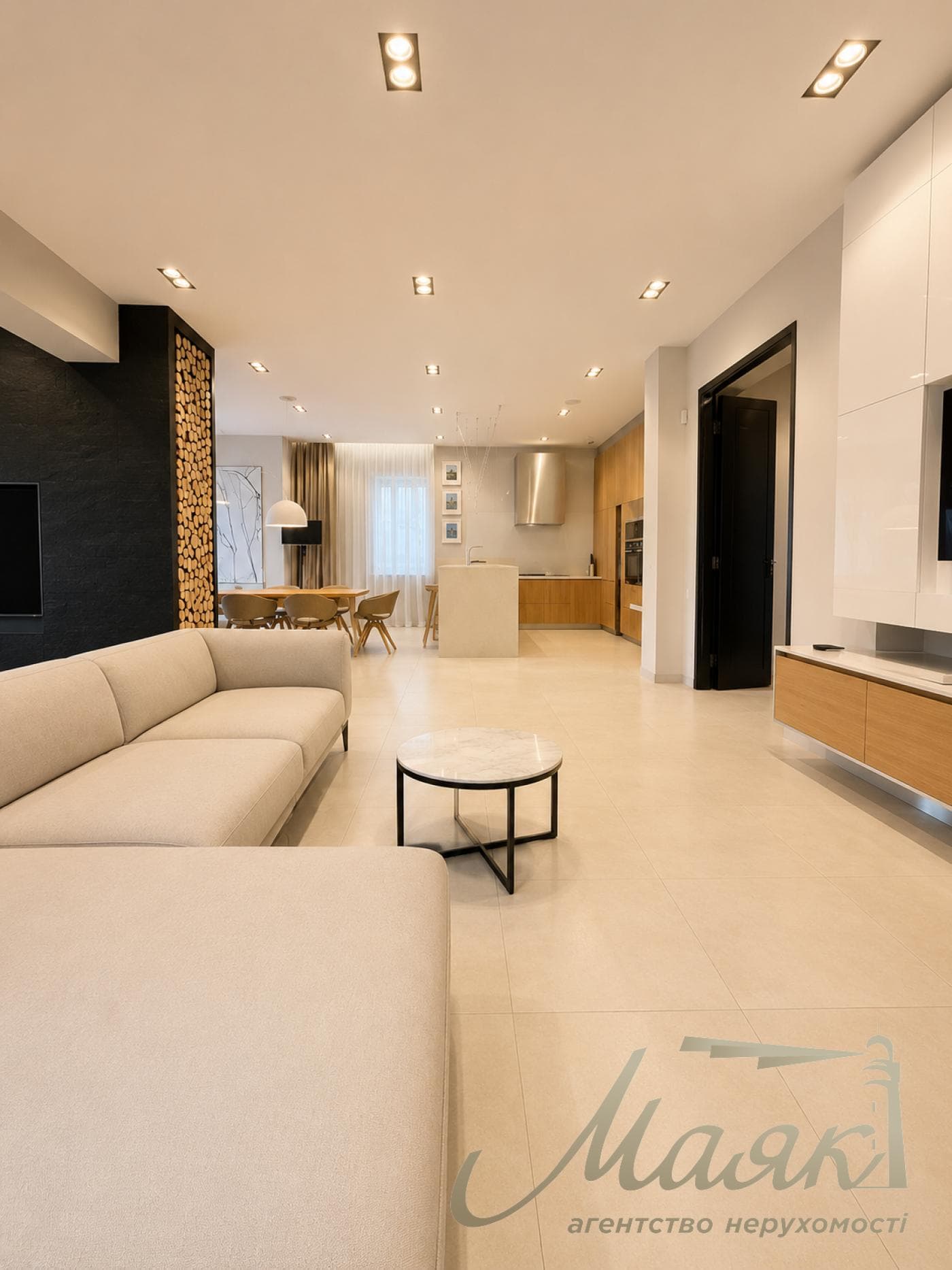 For sale: a 570-square-meter residence/house on the banks of the Kozinka River in the village of Plyuty, on a 26-sotok plot of land, Kyiv Oblast, Obukhiv district.