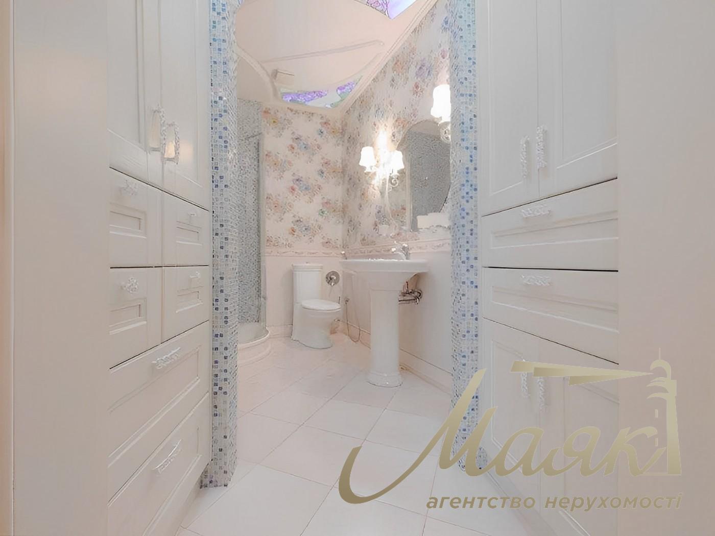 Rent of a 4-room apartment in an elite gated complex Lipskaya Bashnya, Pechersky district.