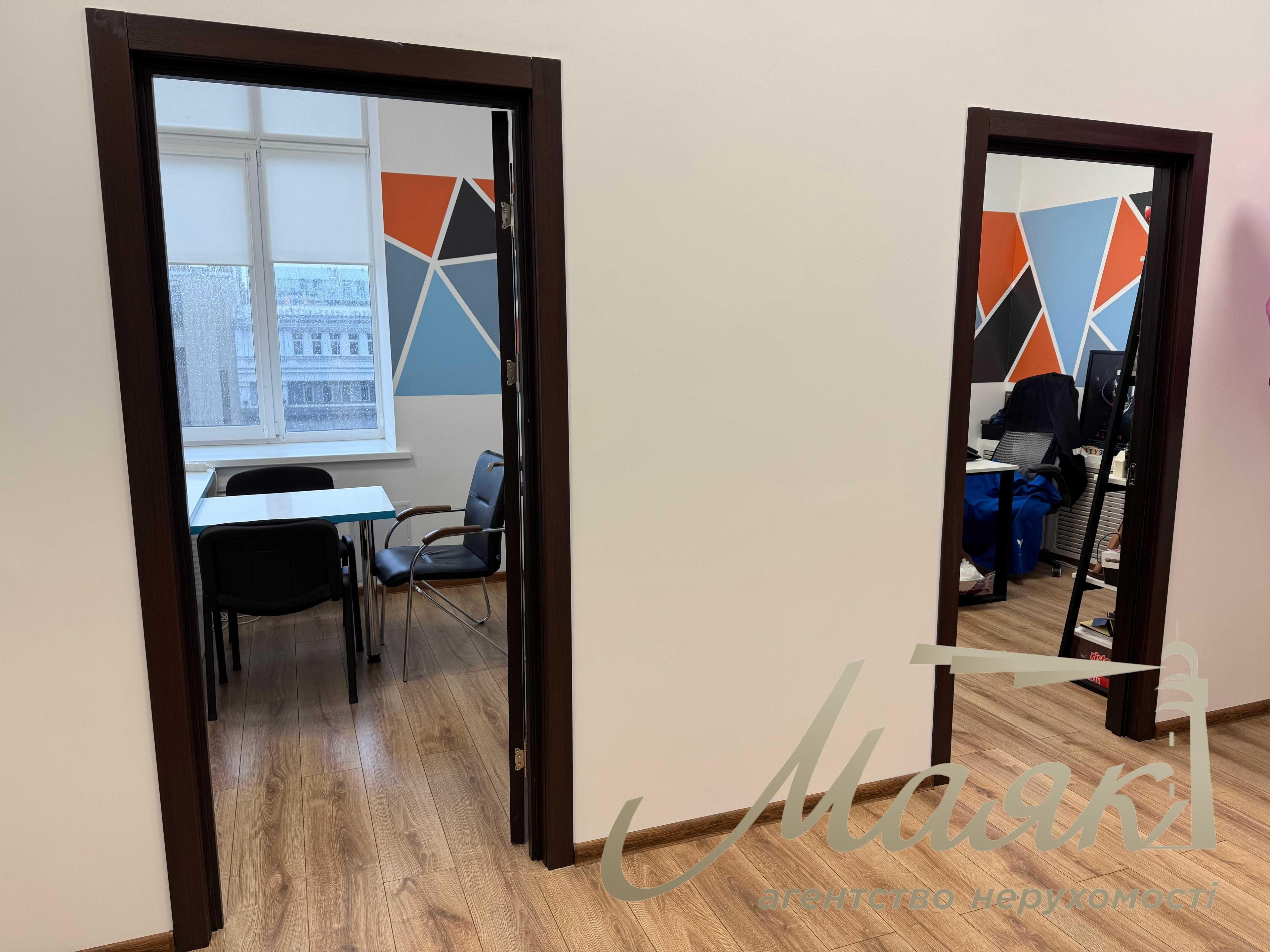 Rent office block 280 sq.m (6 offices) on Khreshchatyk street, 7/11 (near the metro station Maidan Nezalezhnosti), Center.