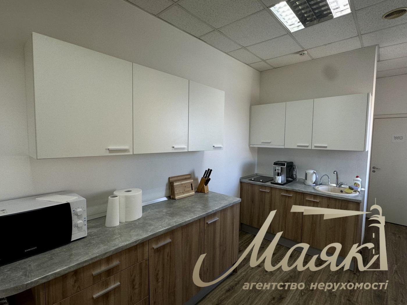 Rent a front building (656m2) on 7.5 hectares, Sadovaya street, with. Sofievskaya Borschagovka