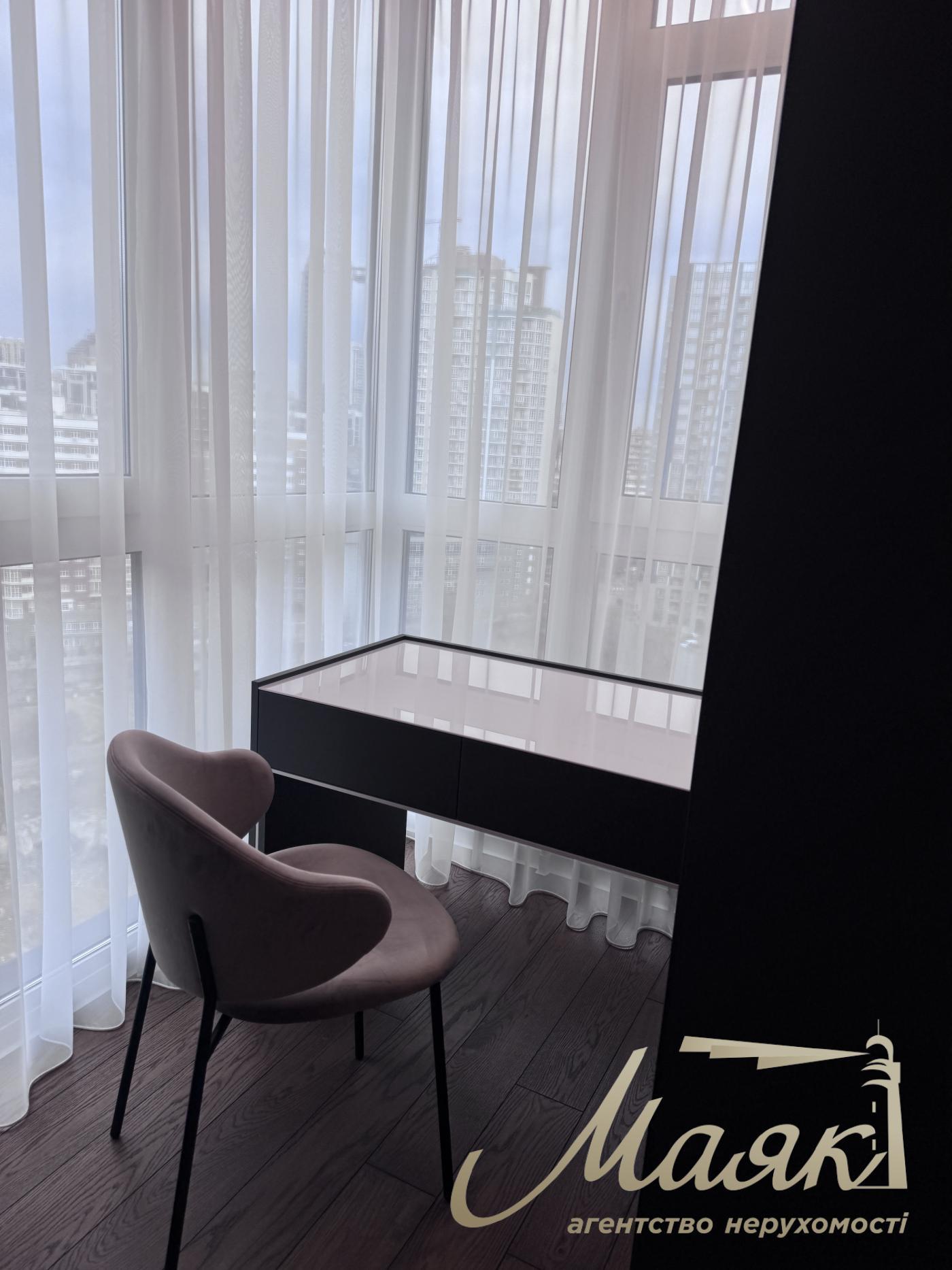 Продаж квартири 120m2 в ЖК Французький квартал 2, вул. Джона Маккейна 3а, Центр, Київ