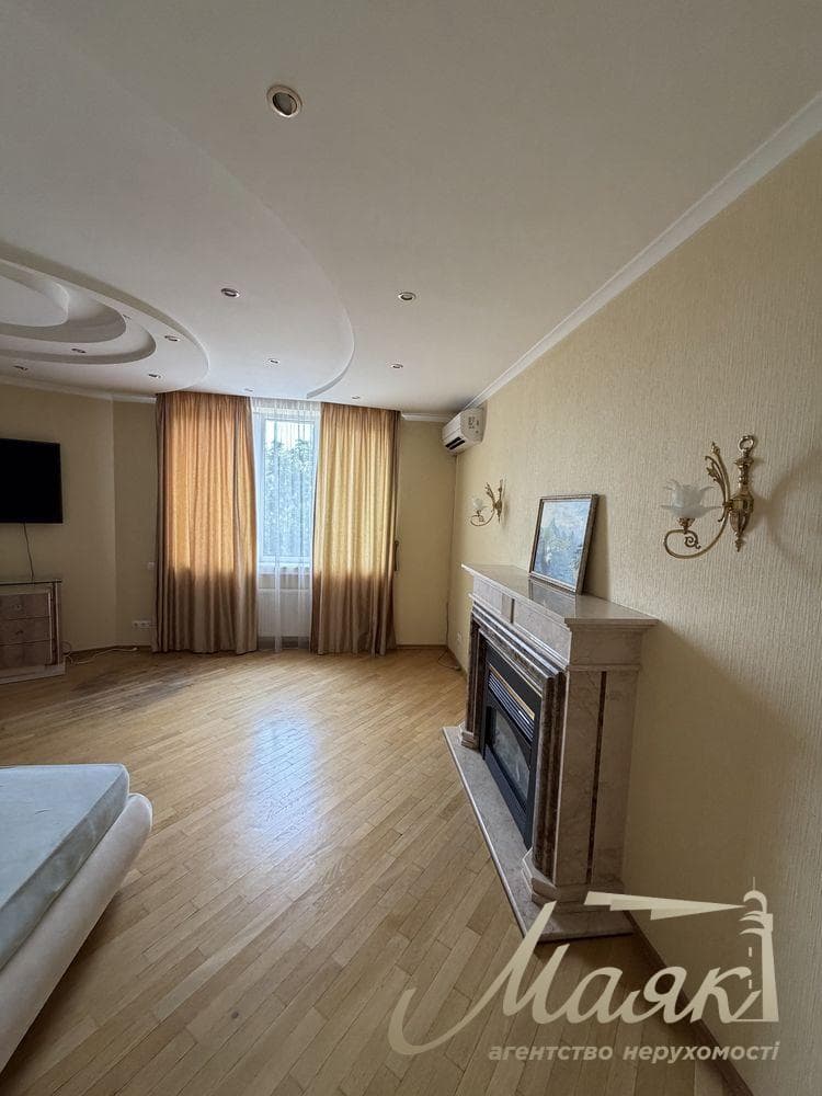 3-room apartment (130 m²) for rent at 68 Holosiivskyi Ave.