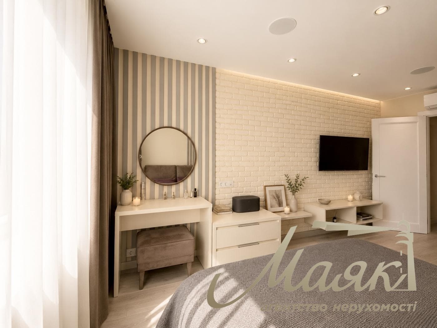 Продажа видовой 1-комнатной квартиры 54,4 м² , ЖК The Lakes , Голосеевский район, Киев,по адресу переулок Ясиноватский, 11.