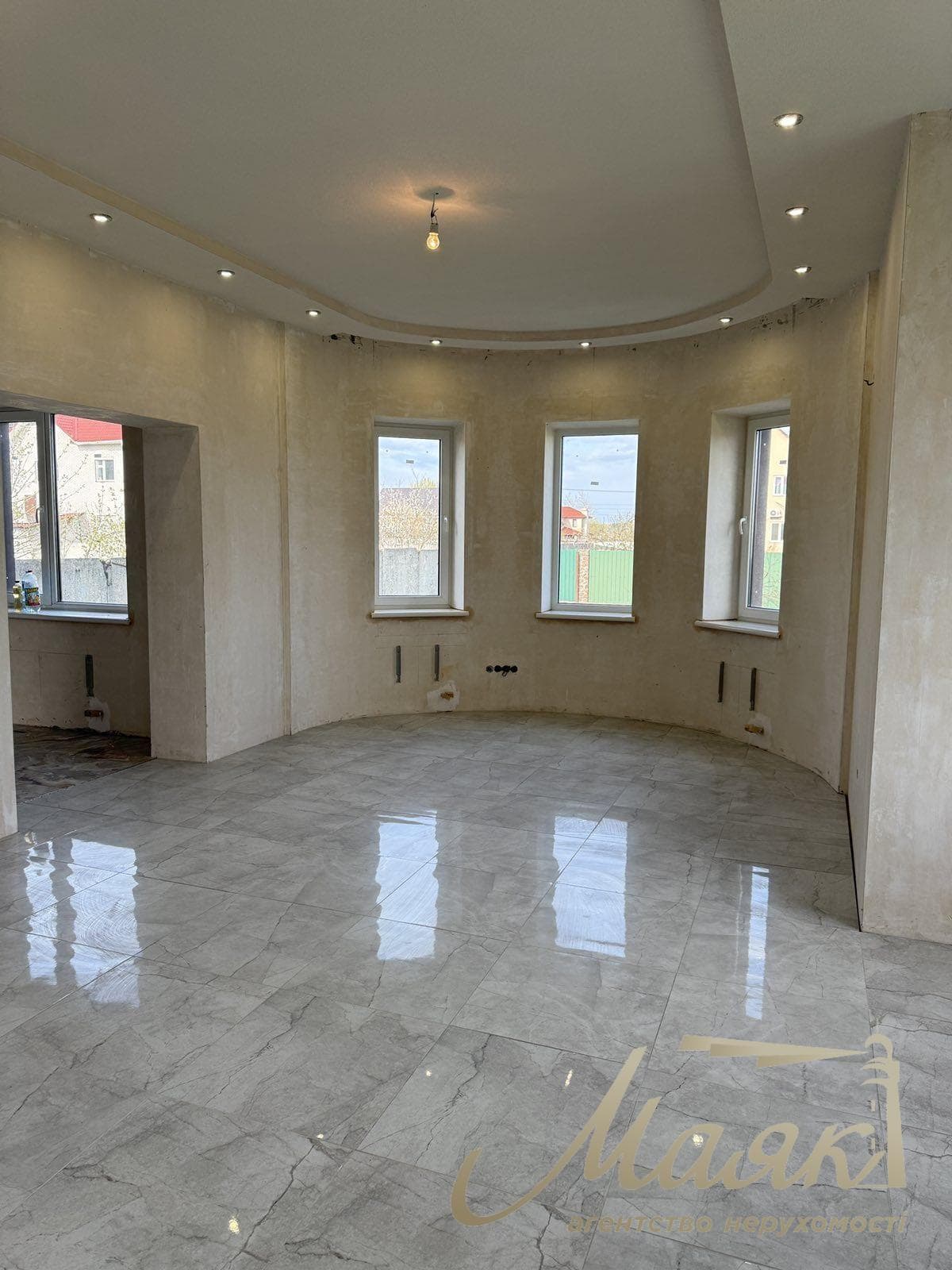 Продаж будинку площею 217 м² у Києві, мікрорайон Бортничі, станція метро «Бориспільська».