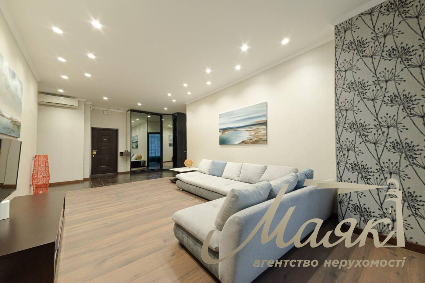Rent 2-bedroom apartment 85m2 LCD Novopecherskie Lipki str. Andrey Verkhoglyada