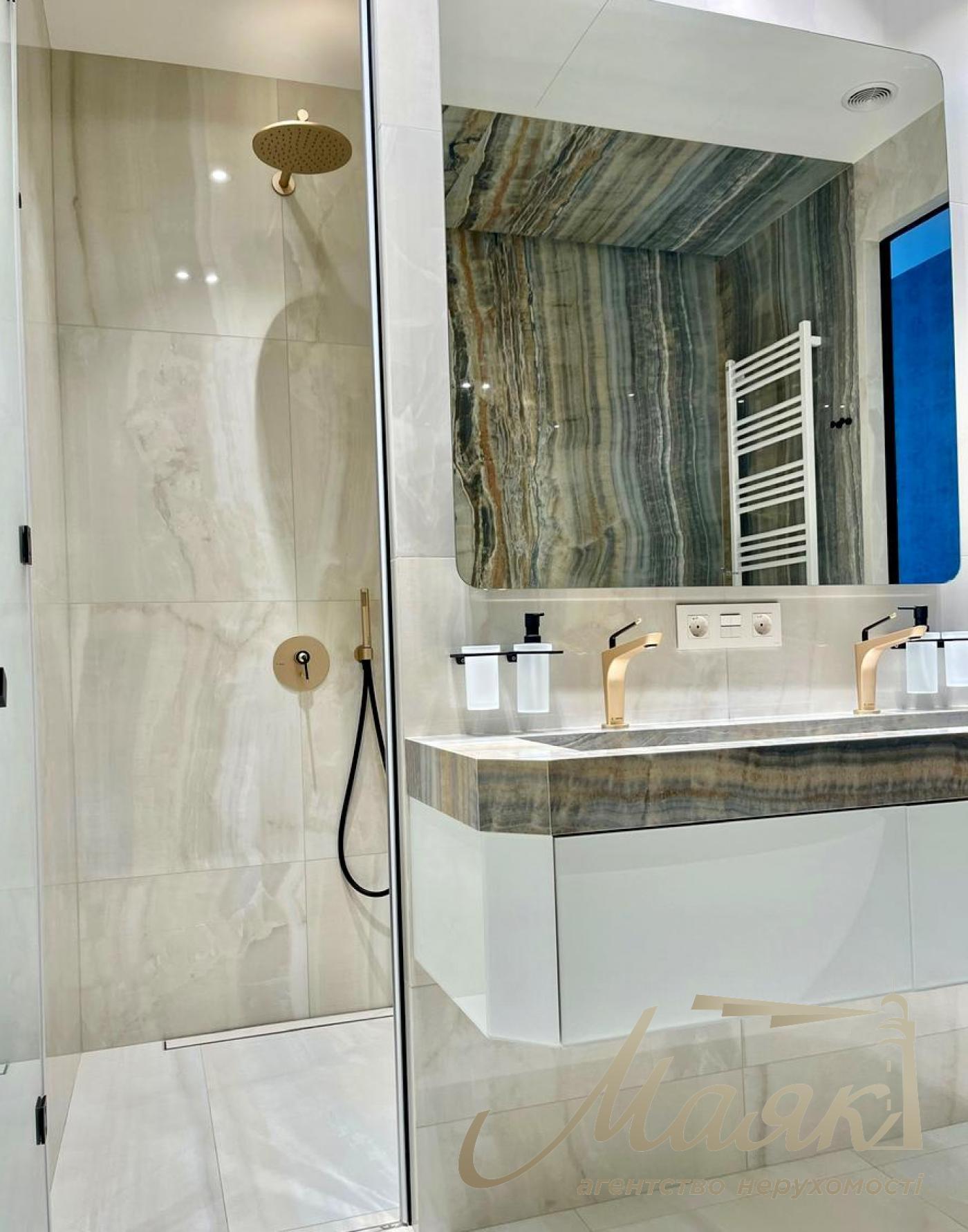 Продаж 4-кімнатної квартири 190м2 в ЖК "Новопечерські Липки" Адреса: вул. Верхогляда (Драгомирова) 15-А, Печерський район, Київ.