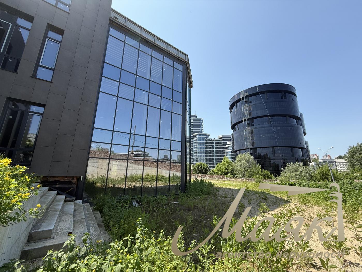 Продаж цілої будівлі в самому центрі Києва вул. Мічуріна, Звіринець, Київ біля IQ Бізнес центру