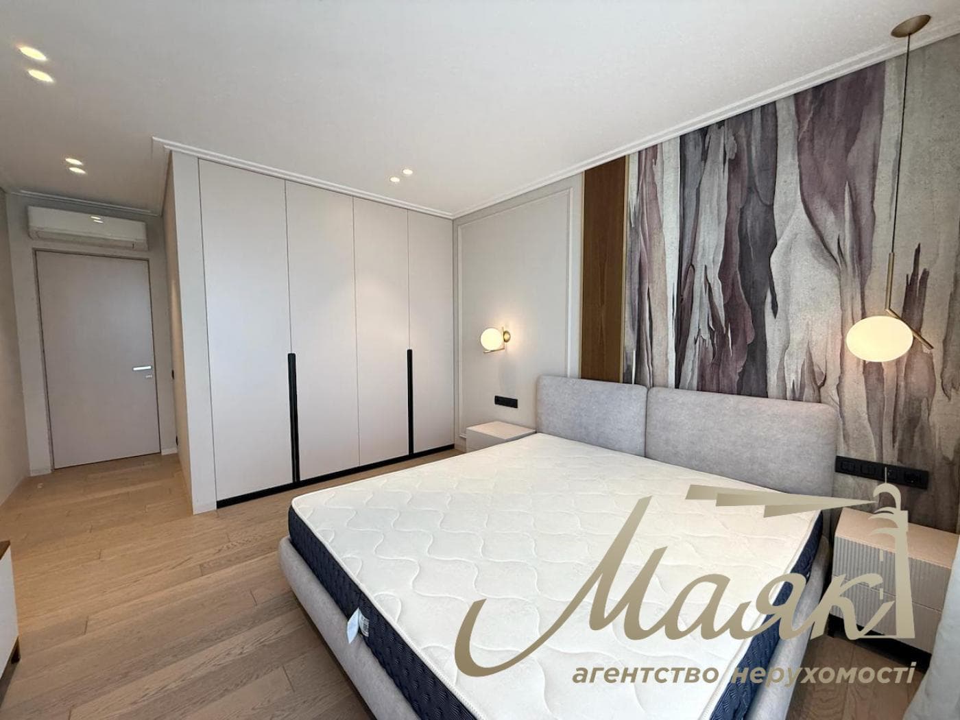 3-room apartment for rent in the "French Quarter 2" residential complex, 3a McCain Street, Pechersk
