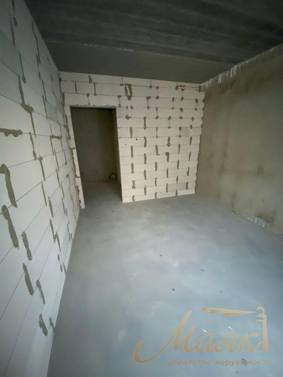 Sale of 2-room apartment in the New England residential complex by assignment, Maksimovicha St.