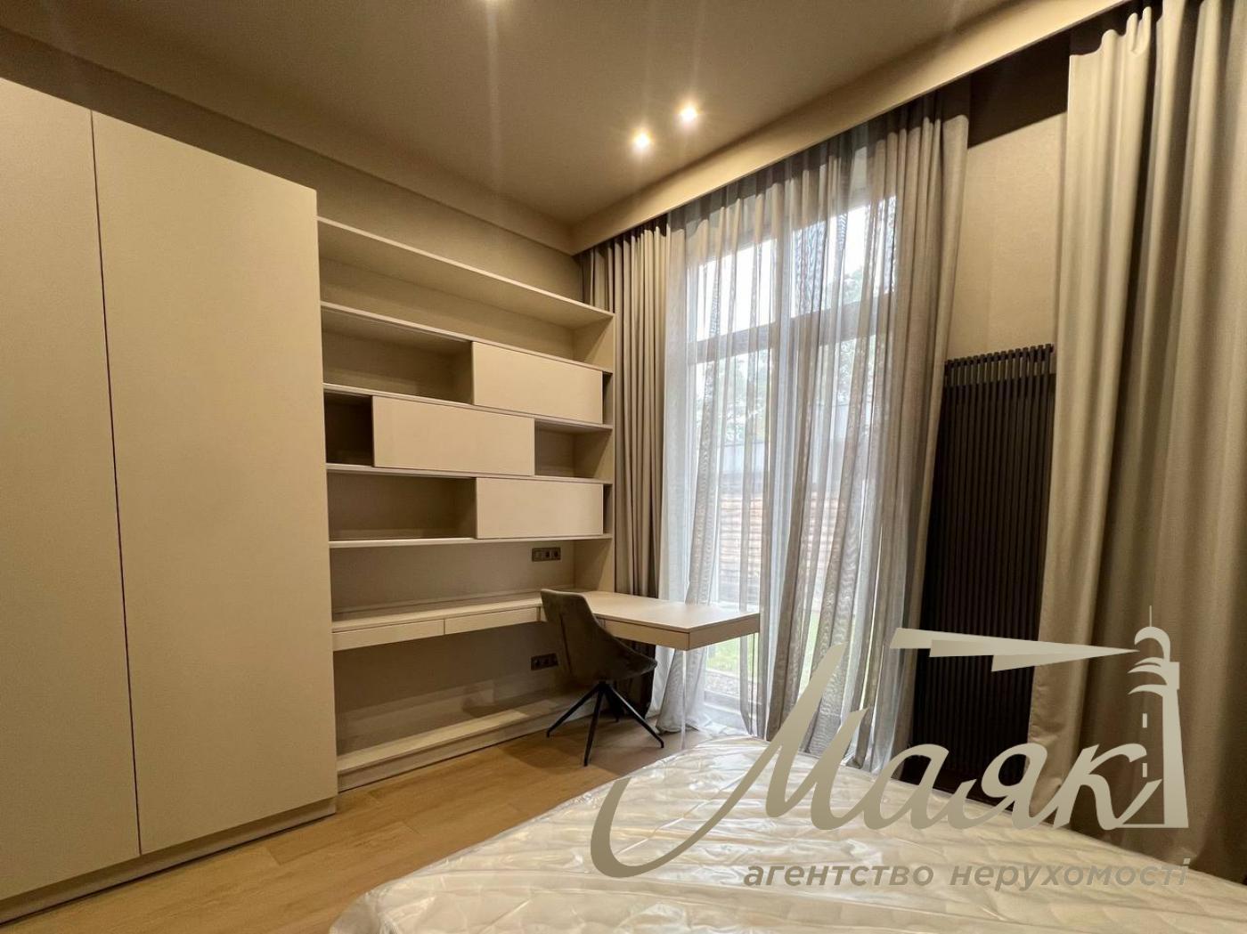 Modern one-storey house with swimming pool in Kozyń