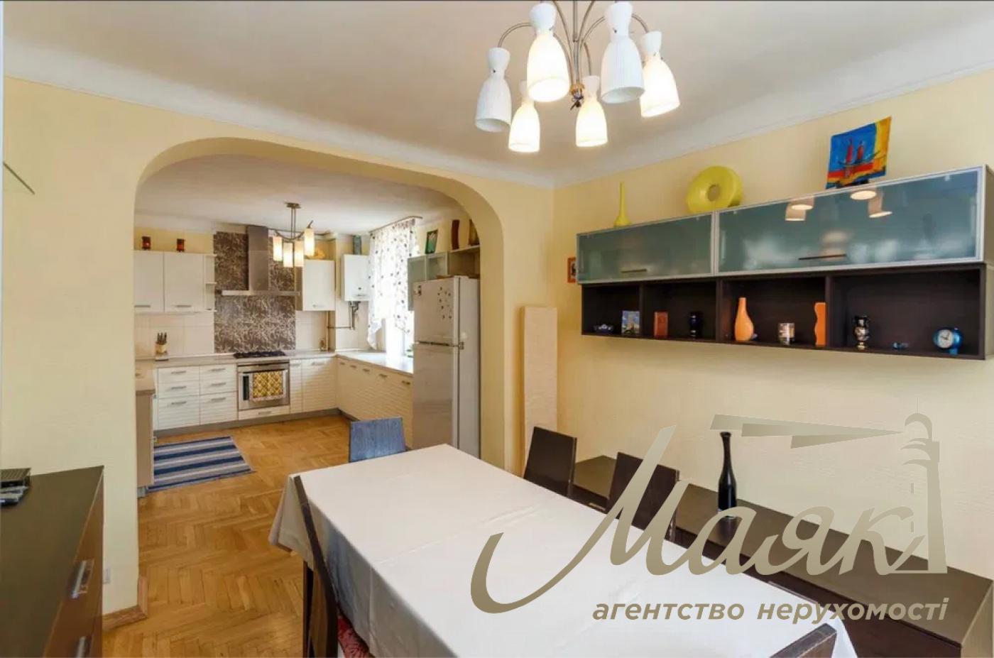 Sale of house for business 560 sq.m. 2 floors. Center. Solomyansky.