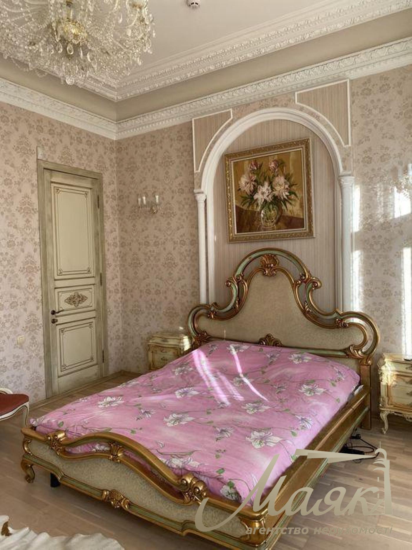 Аренда 4-комнатной квартиры в Центре, стм. Университет, Киев