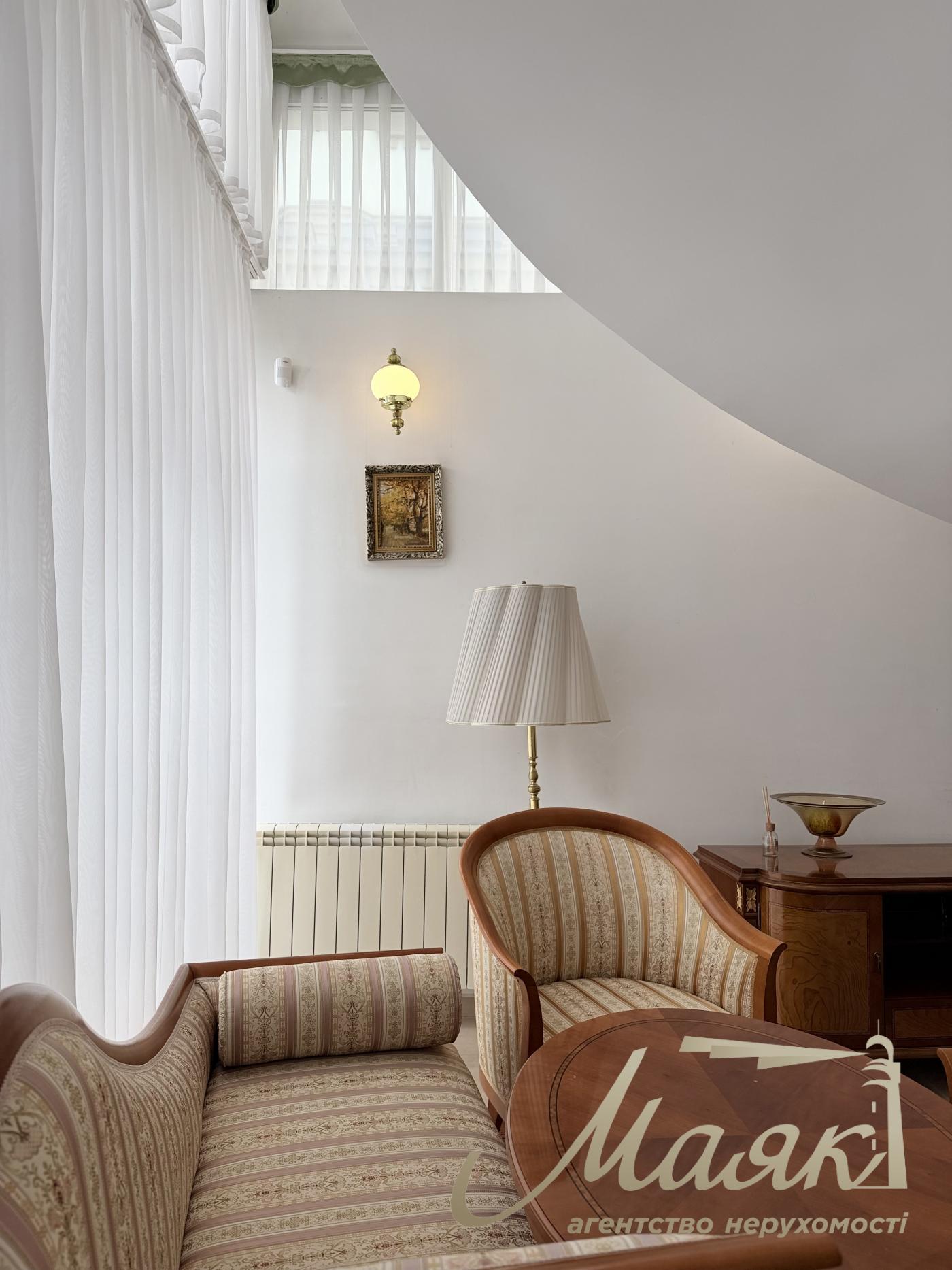 Rent 3-storey house 492,7m2, Lesniki