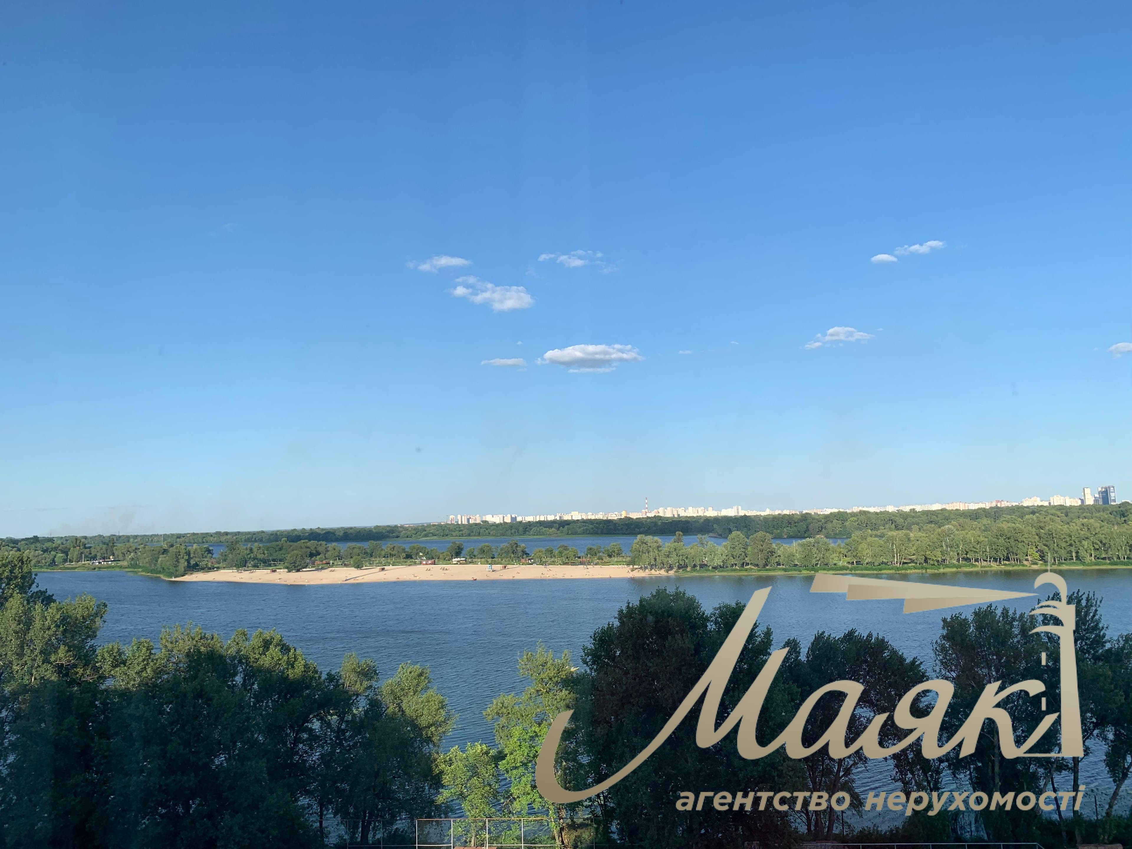 3-room apartment for rent at 12E Ivasyuka Ave., Obolonska Embankment.