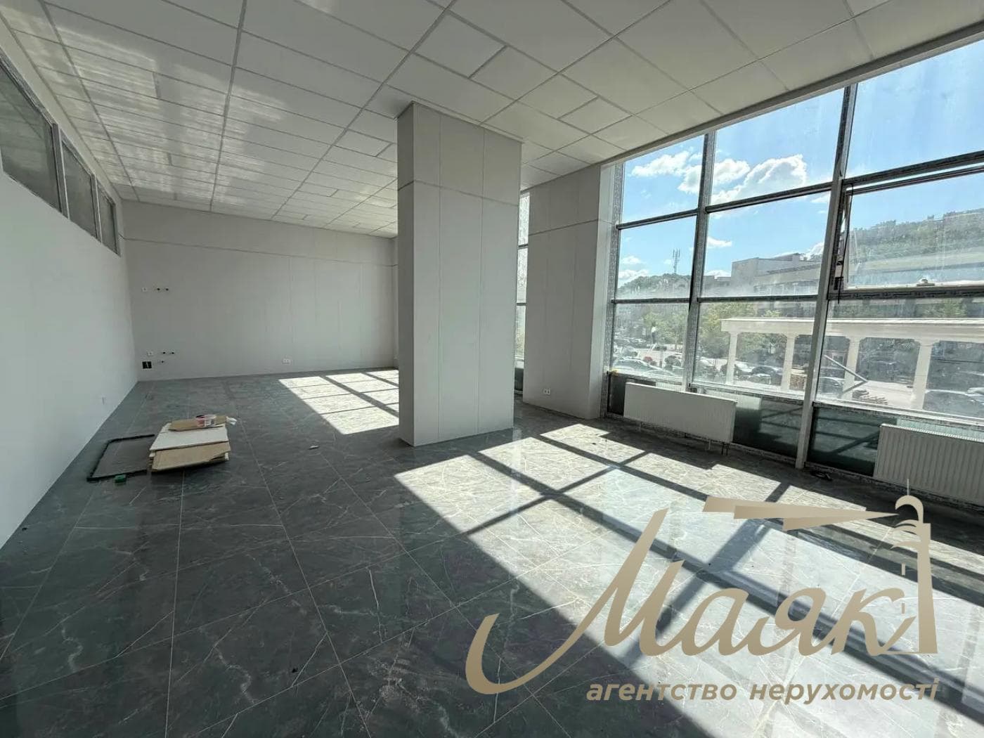 Оренда офісного приміщення (252 м²) у ЖК «Podil Plaza», на вул. Глибочицькій, 73