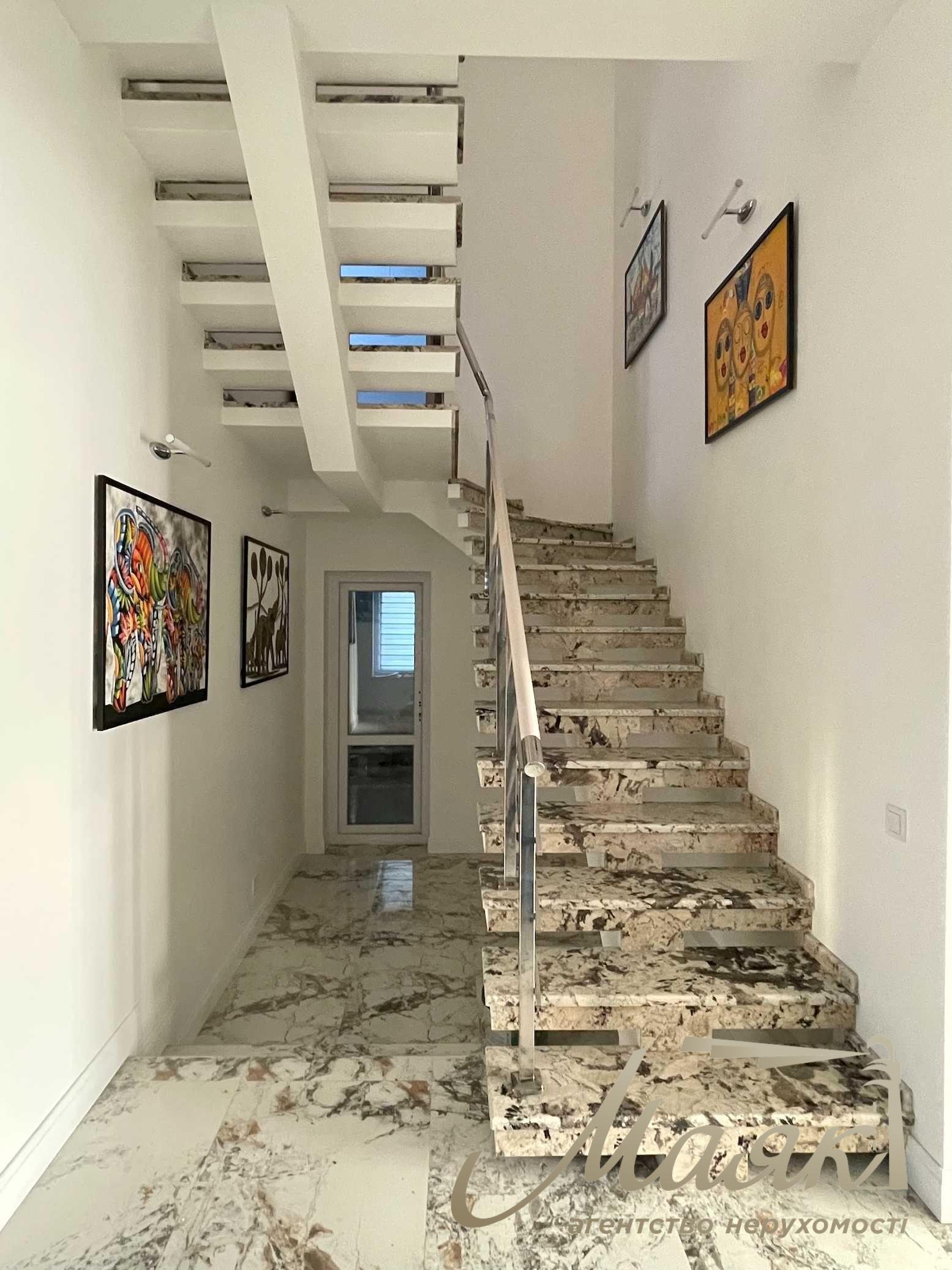 Продажа 2х-этажного дома 285м2 с.Чапаевка