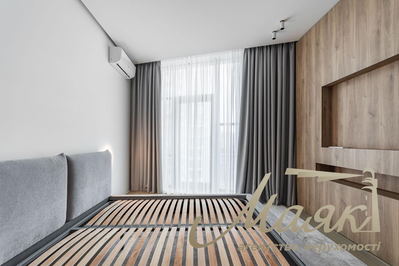 Продаж 4-кімнатної квартири ЖК Новопечерські Липки вул. Верхогляда (Верхогляда)