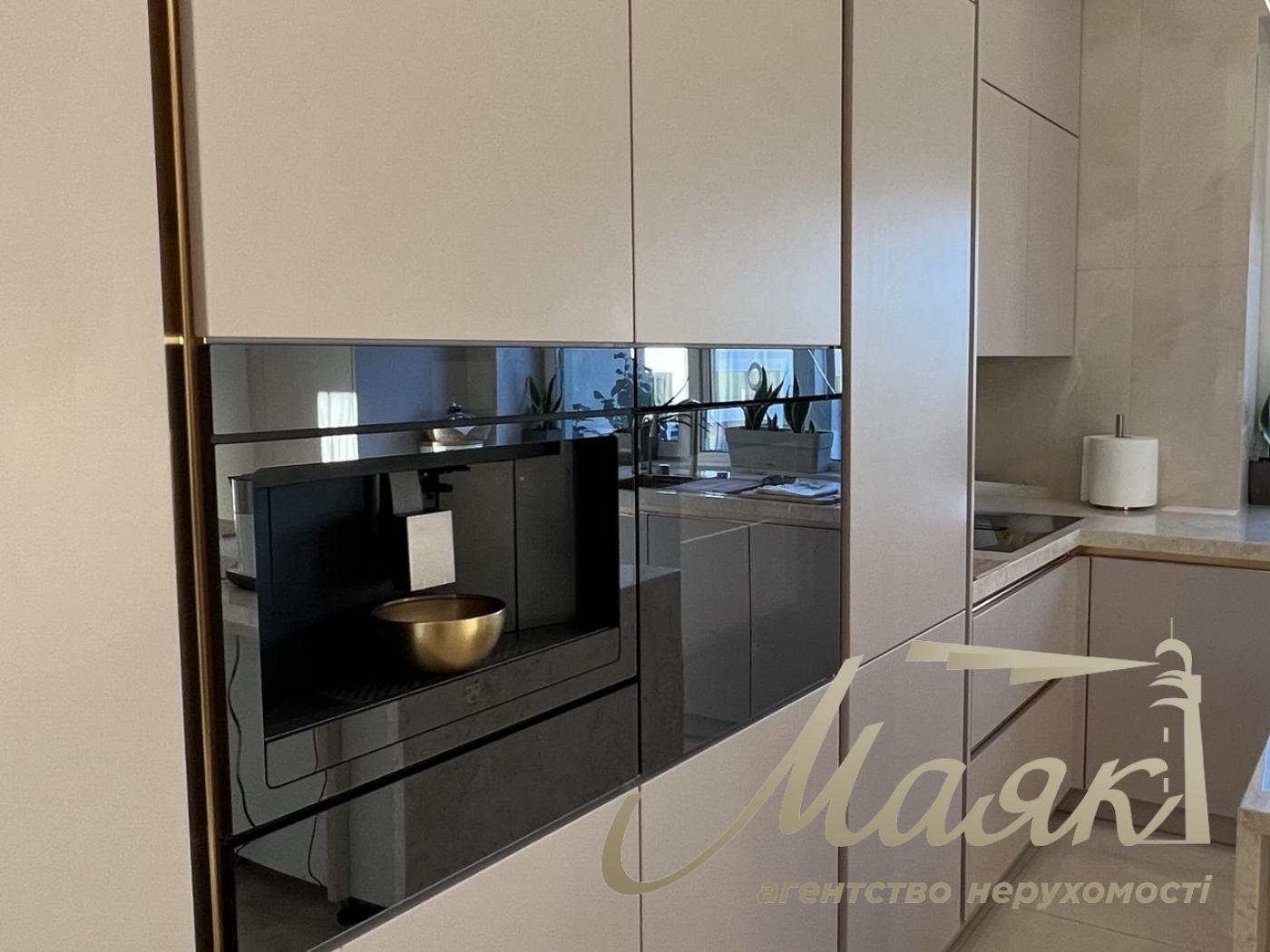 Продаж двоповерхового будинку 274м2 у Лісниках поруч з Equides Club