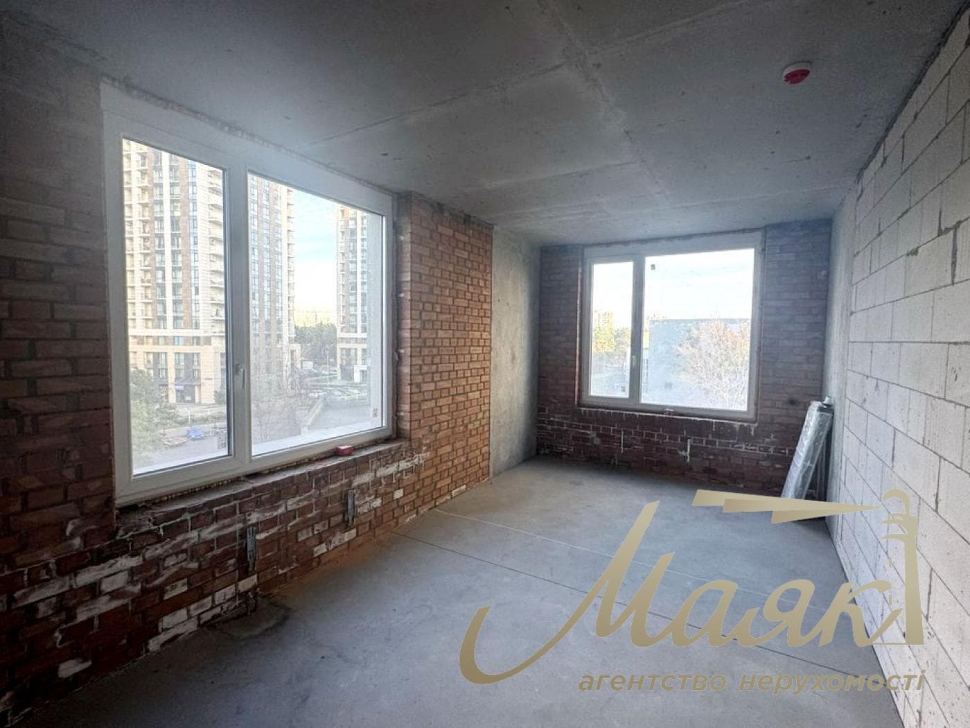 3-room apartment for sale, unrenovated, in the "Novy Avtograf" comfort-class residential complex, 96 m², Kyiv, Left Bank, Dniprovskyi District, Knyaz Roman Mstislavych Street, Darnitsa Metro Station