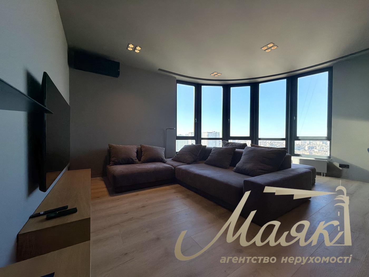 Оренда 3-х кімнатної квартири 130 кв.м. на вул.Преображенська 8Б