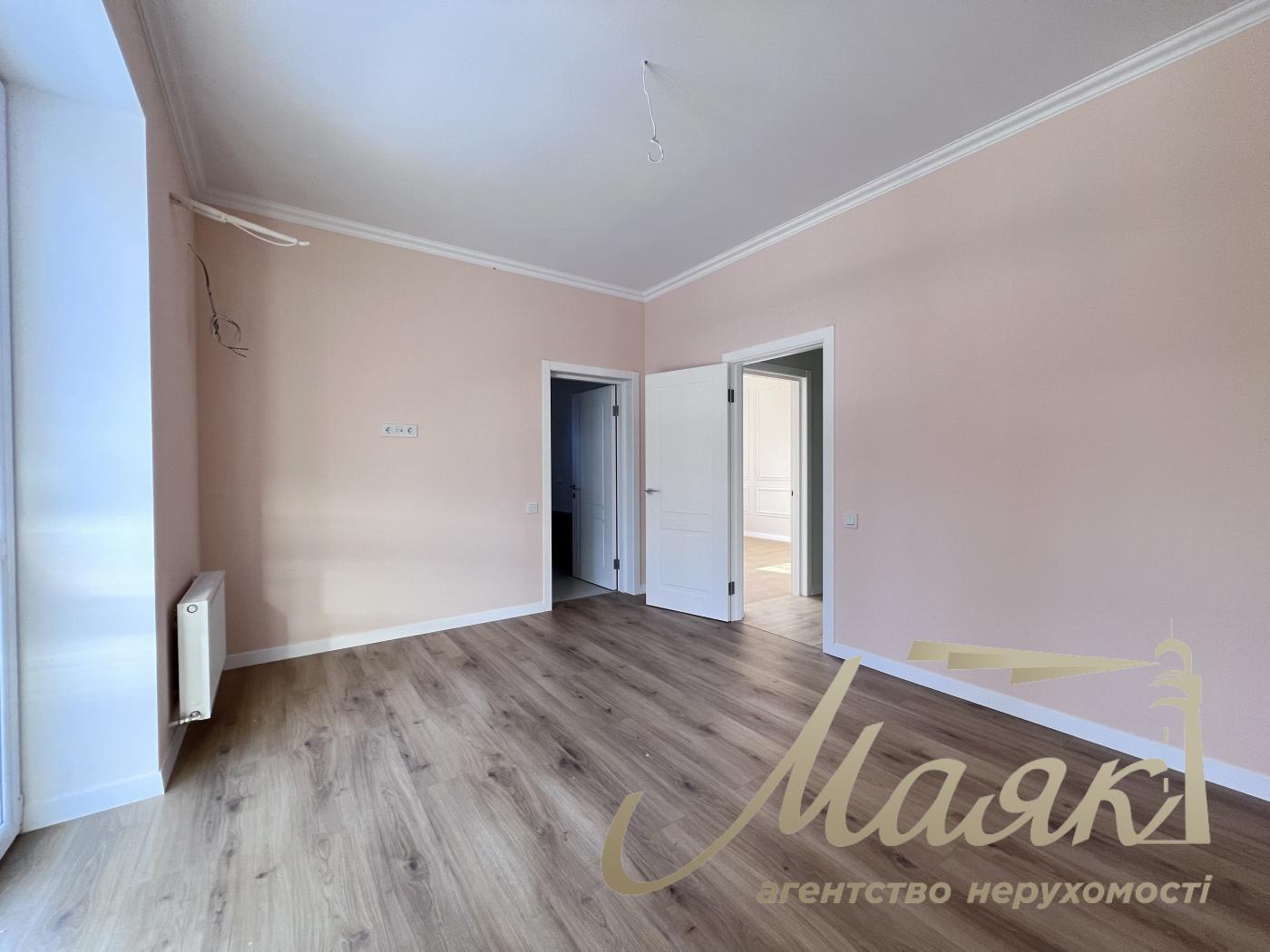 Продаж будинку в закритому КМ AlpenPark серед лісу