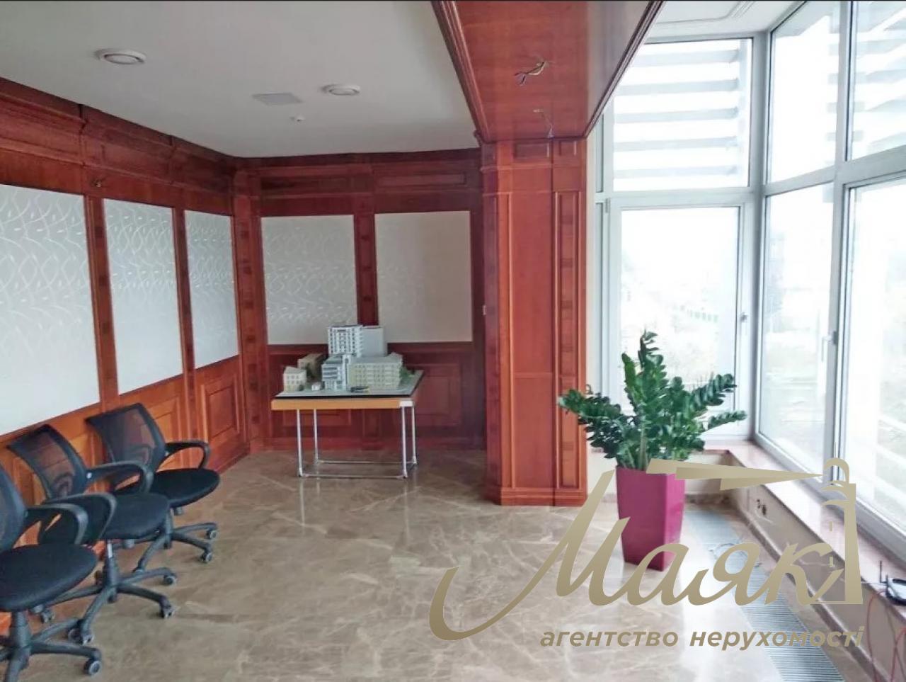 Sales of office space in a picturesque area! St. Verkhnegorskaya. Center. Kyiv