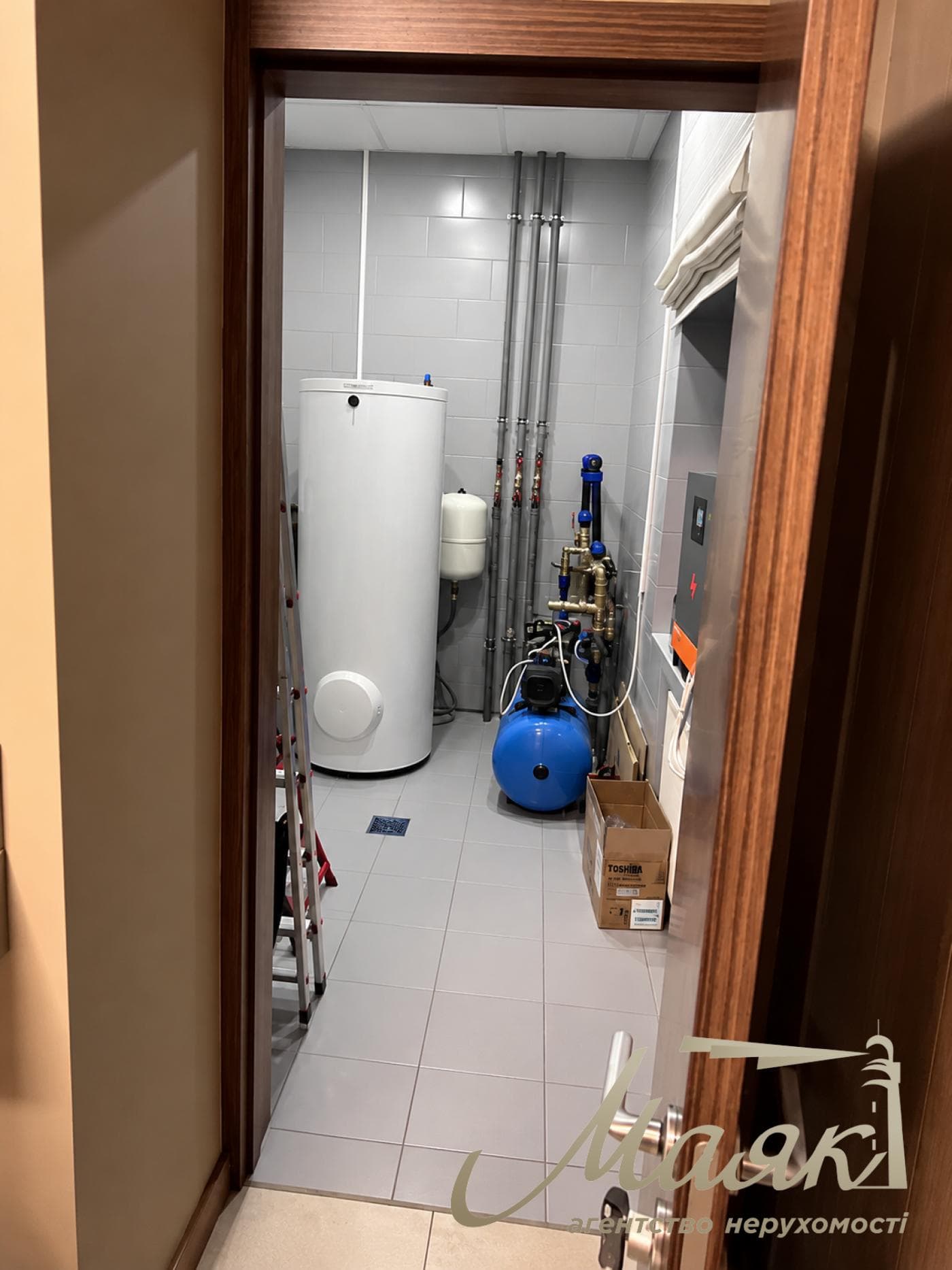 Оренда 2-поверхового будинку площею 375 м², житловий комплекс «Сонячна Долина», Романків