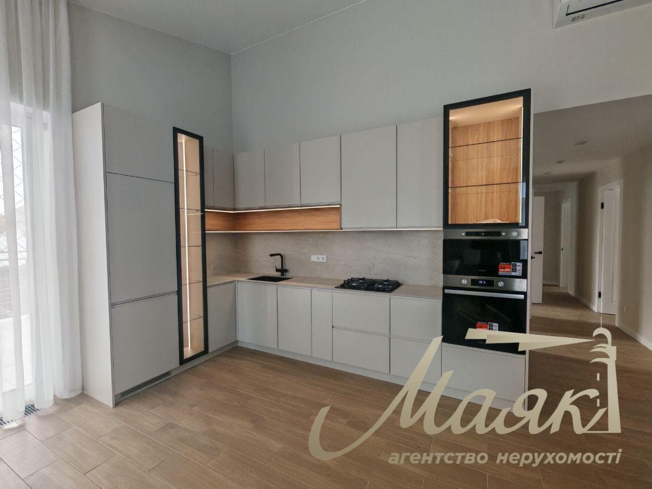 Аренда дома с ремонтом 176,7 м², район Ветряные горю, Подольский район, Киев, новий автономний дом с укрытием.