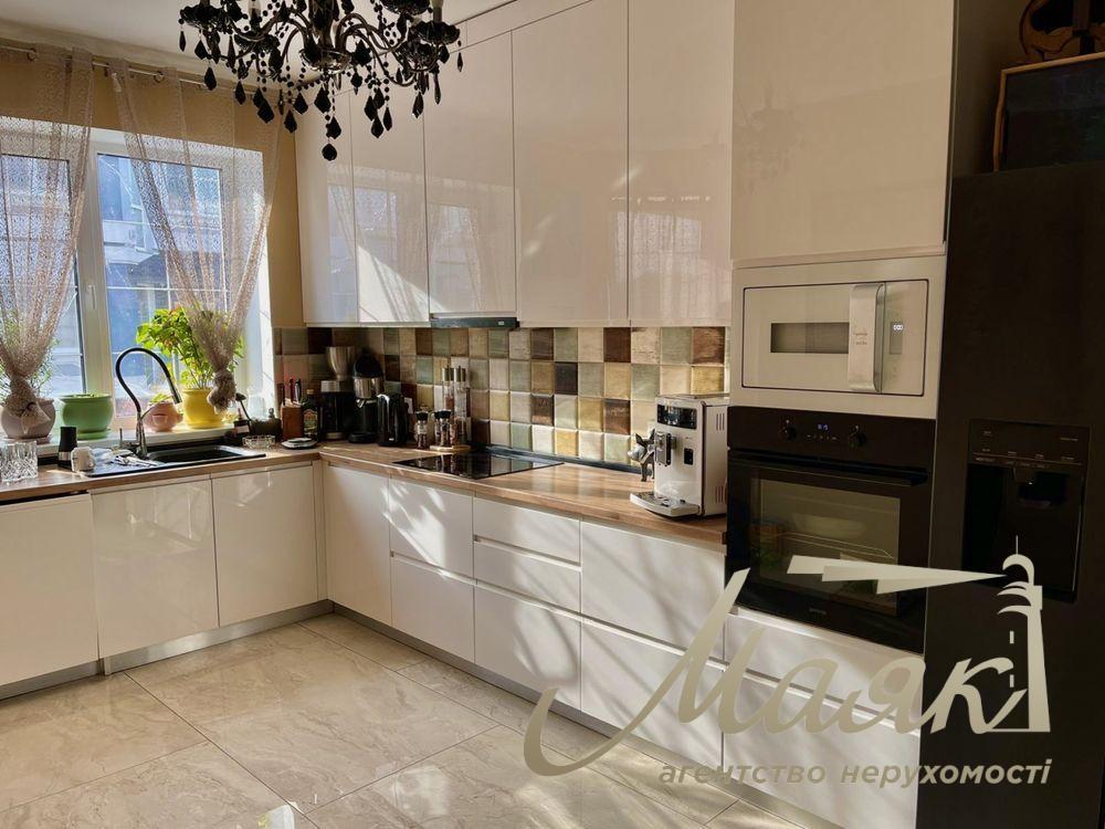 Townhouse for sale 180m2 in Lesniki