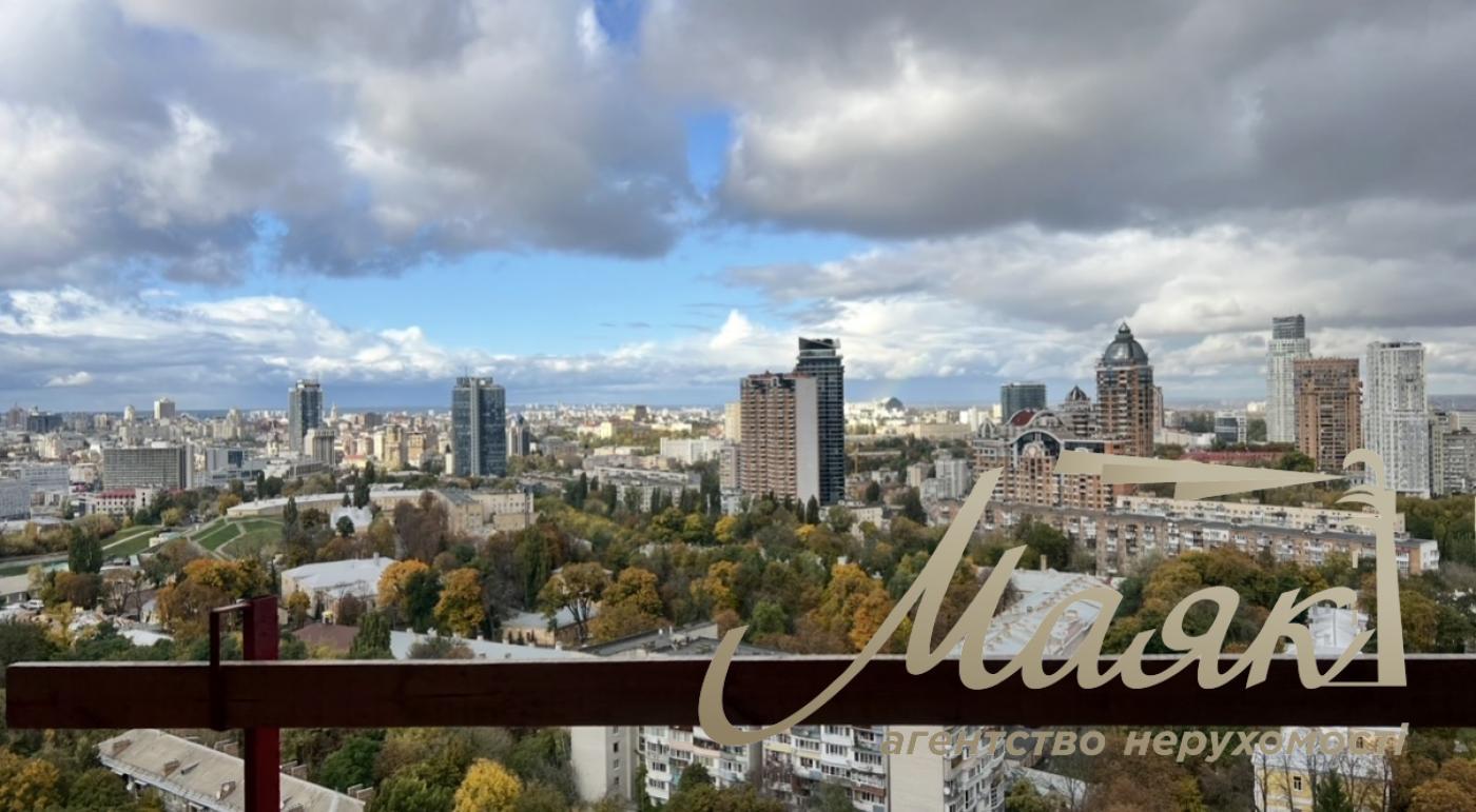 Продаж дворівневої 3 кімнатної квартири по вул. Коновальця, 30 у ЖК Maxima Residence