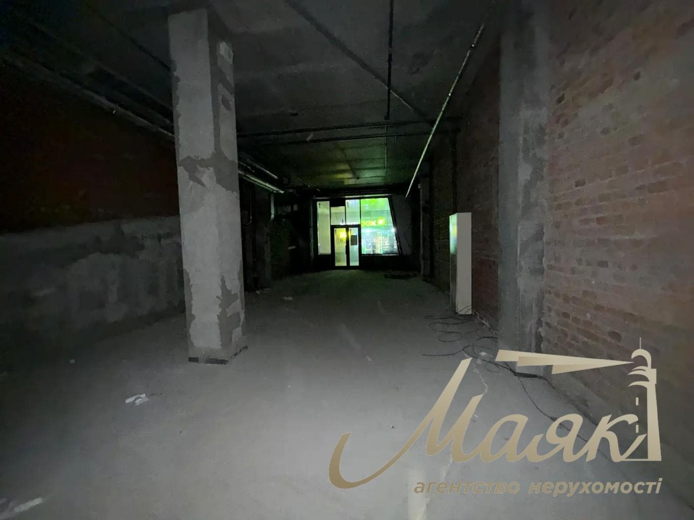 Manhattan Condominium | Commercial Space, 104 m² | $350,000