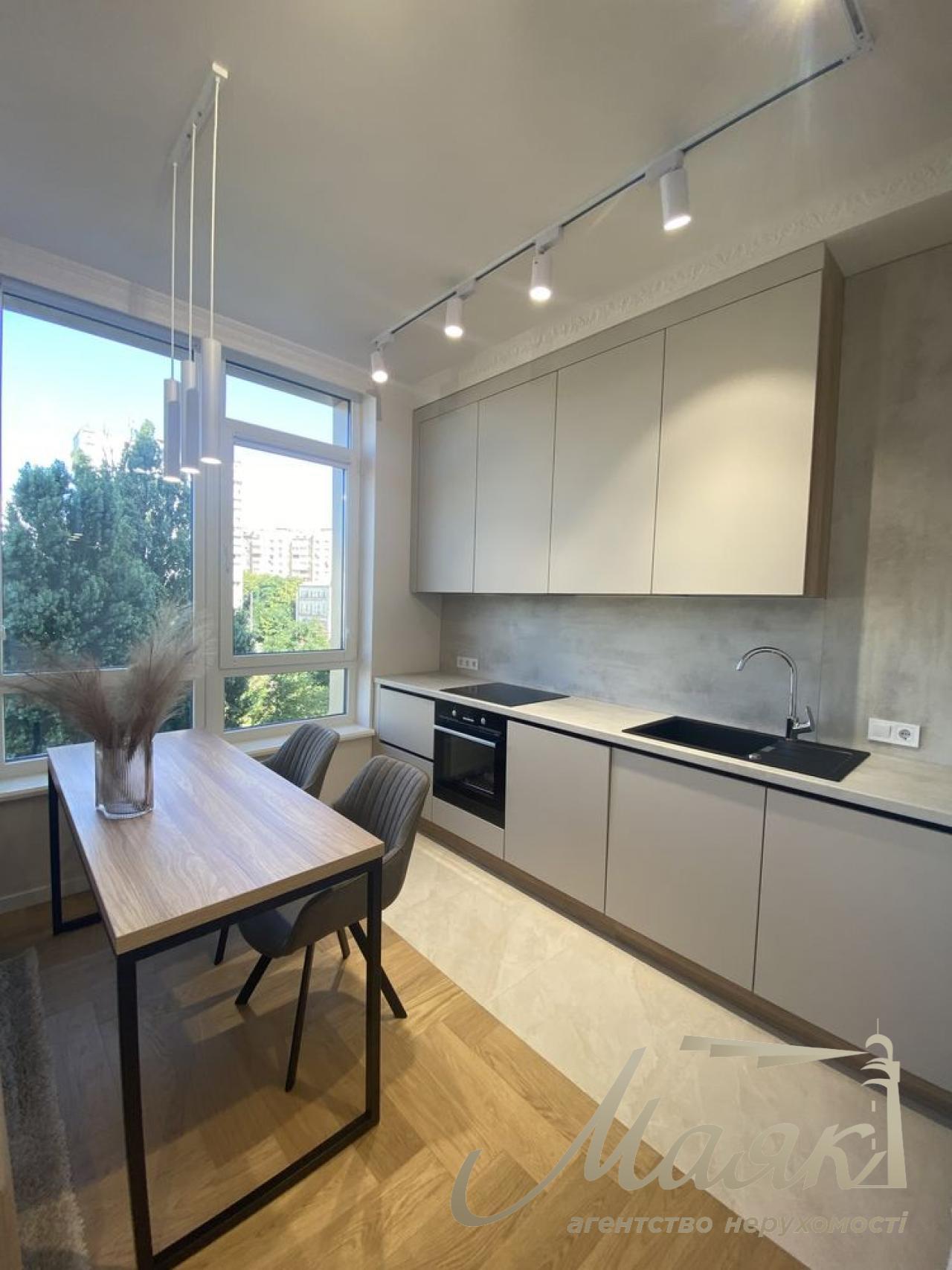 Продаж квартири з ремонтом у ЖК 38 Перлина вул.Жилянська 68