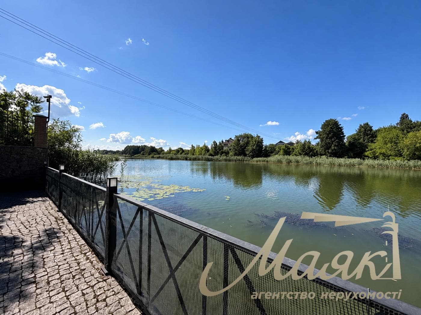 Оренда 2-поверхового будинку площею 570 м², Плюти