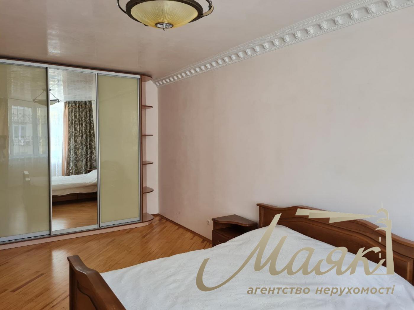 Rent 3-room apartment (140 sq. m.) Demievka, Saperno-Slobodskaya st. 22