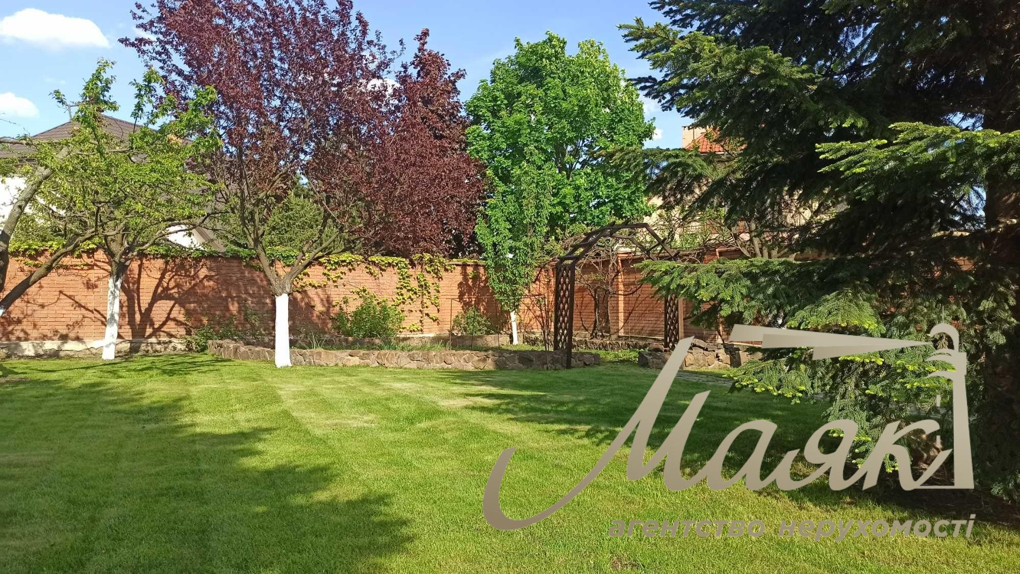 Sale of house (430m2) with swimming pool s.Lesniki