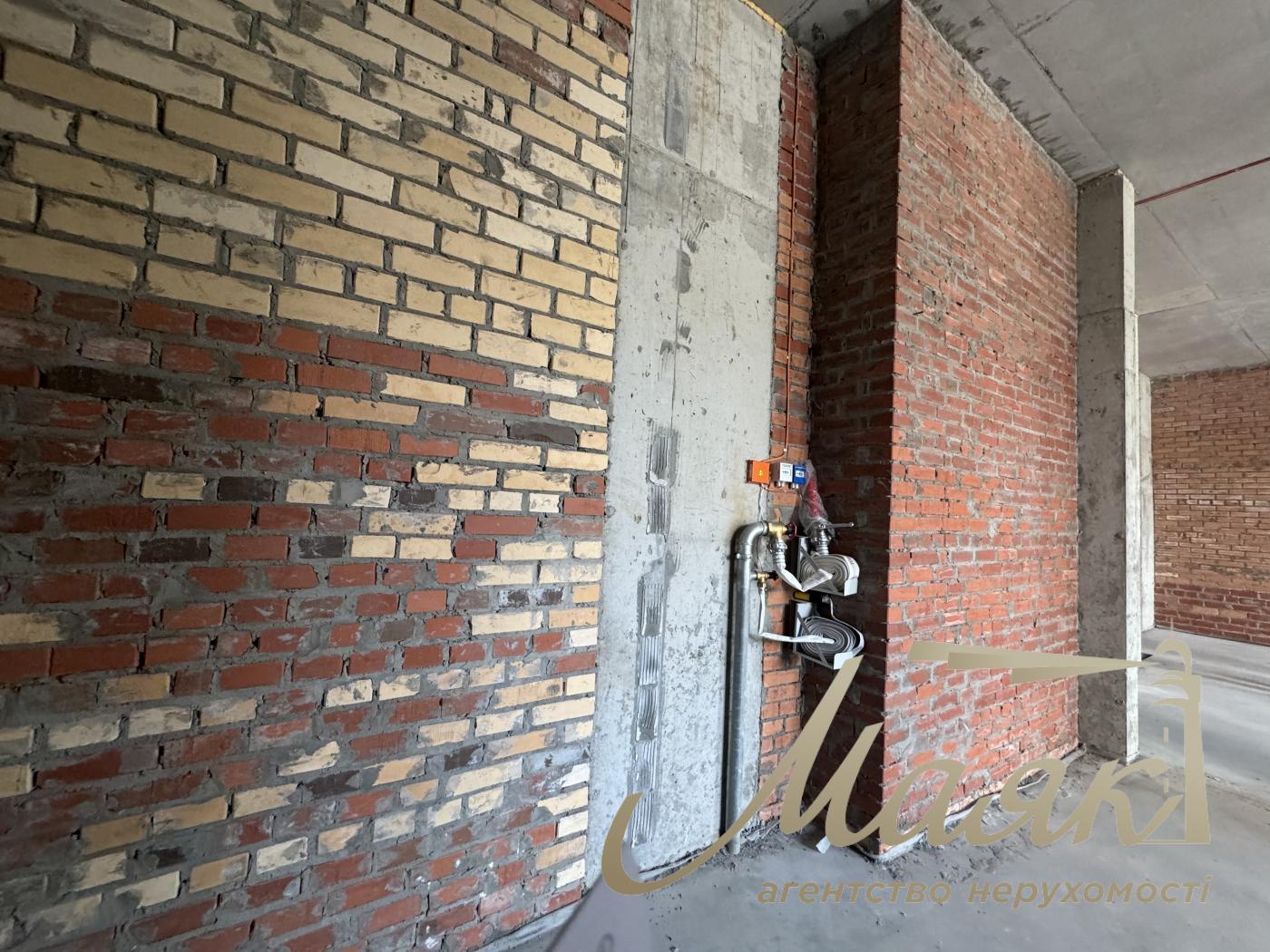 Rent of façade premises of 388 m² in the residential complex "Suchasny Kvartal", Otradny, Solomyansky district.