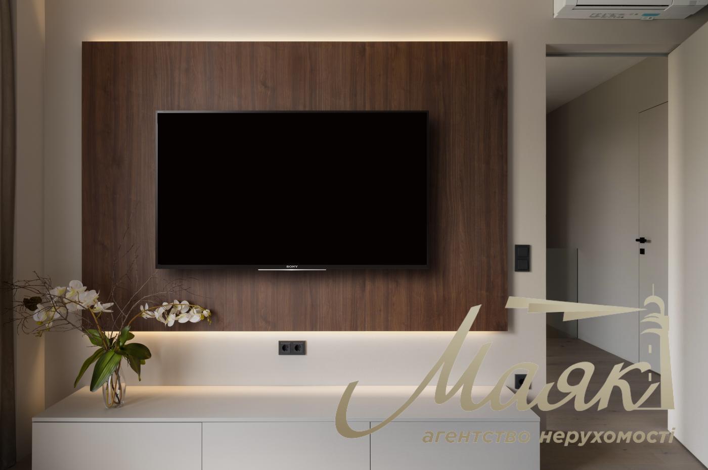 Sale of 2-storey townhouse 296m2, (3.5 hundredths) Kozin