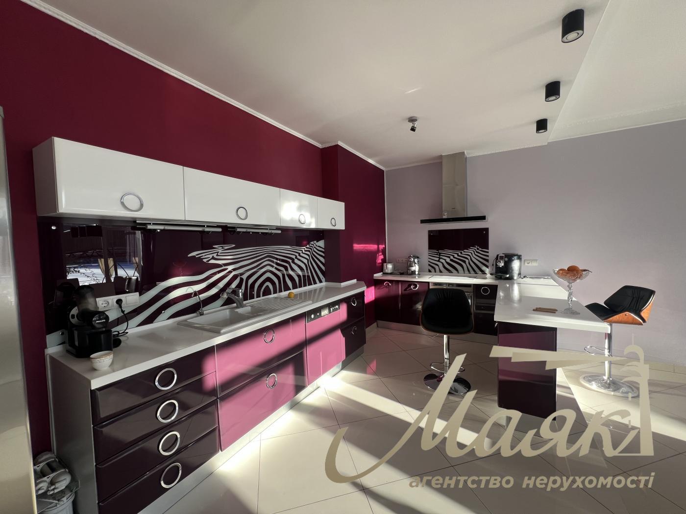 Rent of a 3-storey house 460m2, Goloseevsky district, Myshelovka.