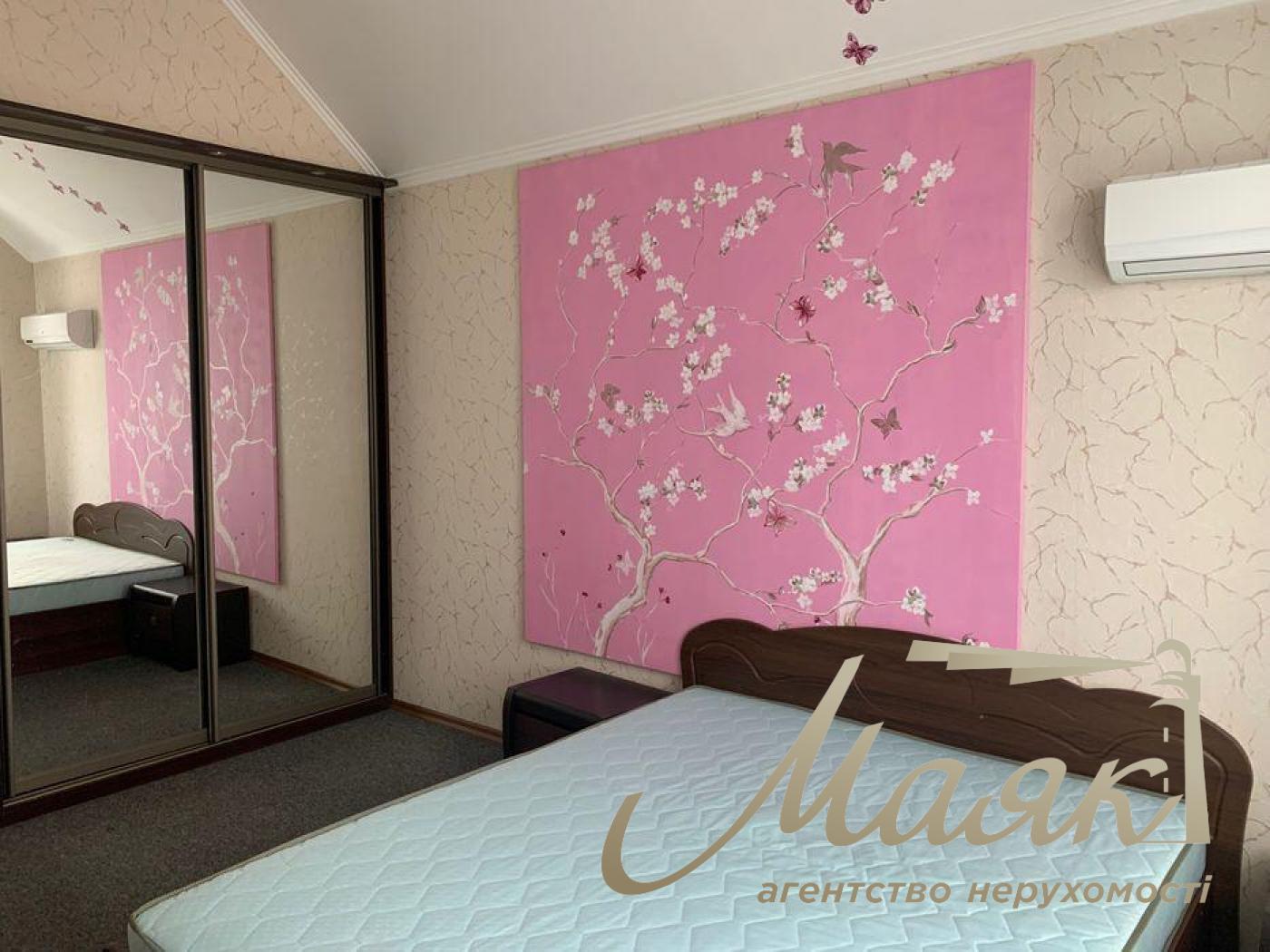 Rent a house 300m2 in the village of Kozin, ulitsa Nova,70