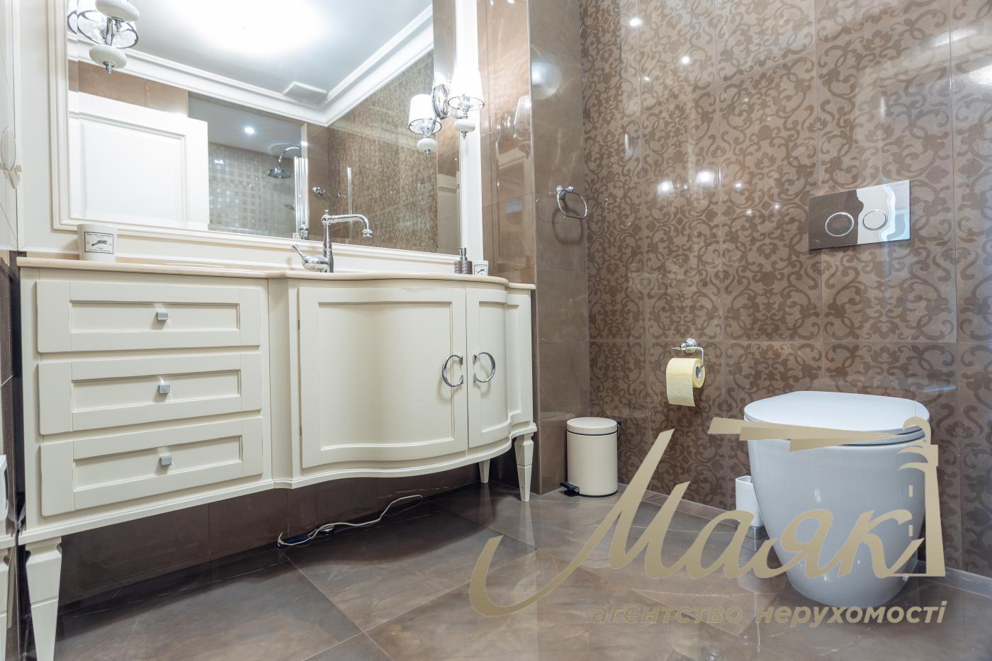 Sale 4k apartment with parking place in LCD Zverinetskyi, Pechersk, Kiev