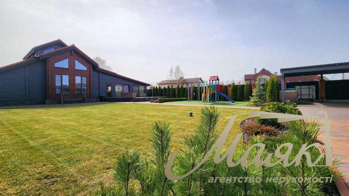 Sale of a house 280m2 with a swimming pool in the village of Romankov, Kiev region, Kiev-Svyatoshinsky district.