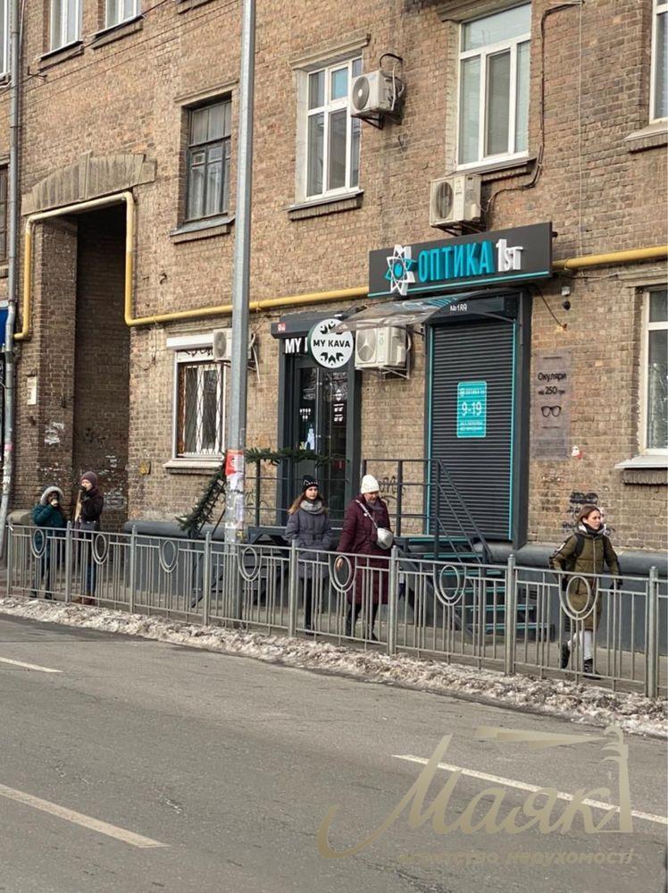 Поділ. 1 поверх. Комерція. Окремий вхід. Поруч Метро.