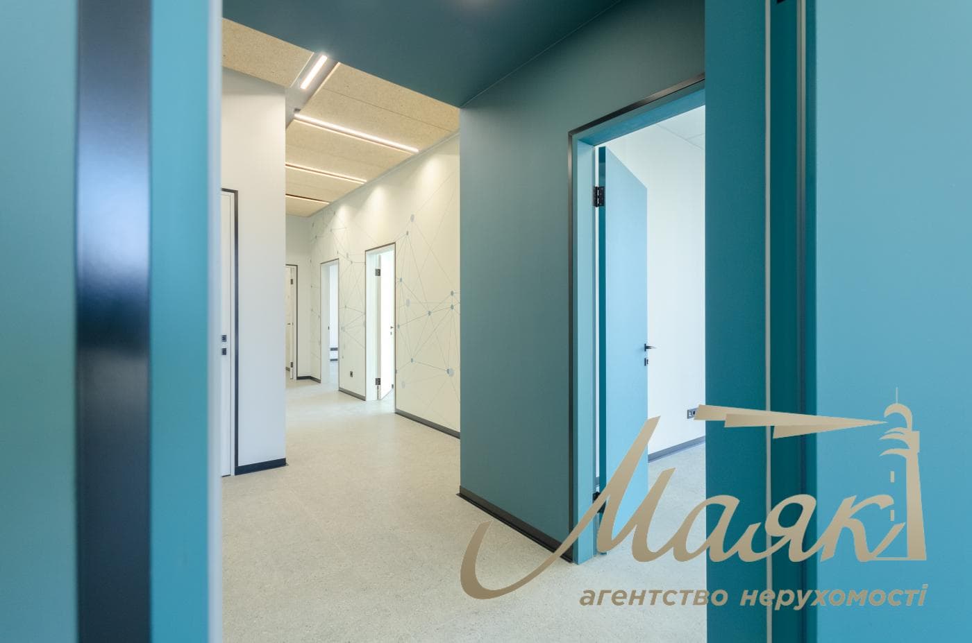 150 m² office space for rent in the Richmond residential complex, 26 McKenna Street; equipped with an inverter.