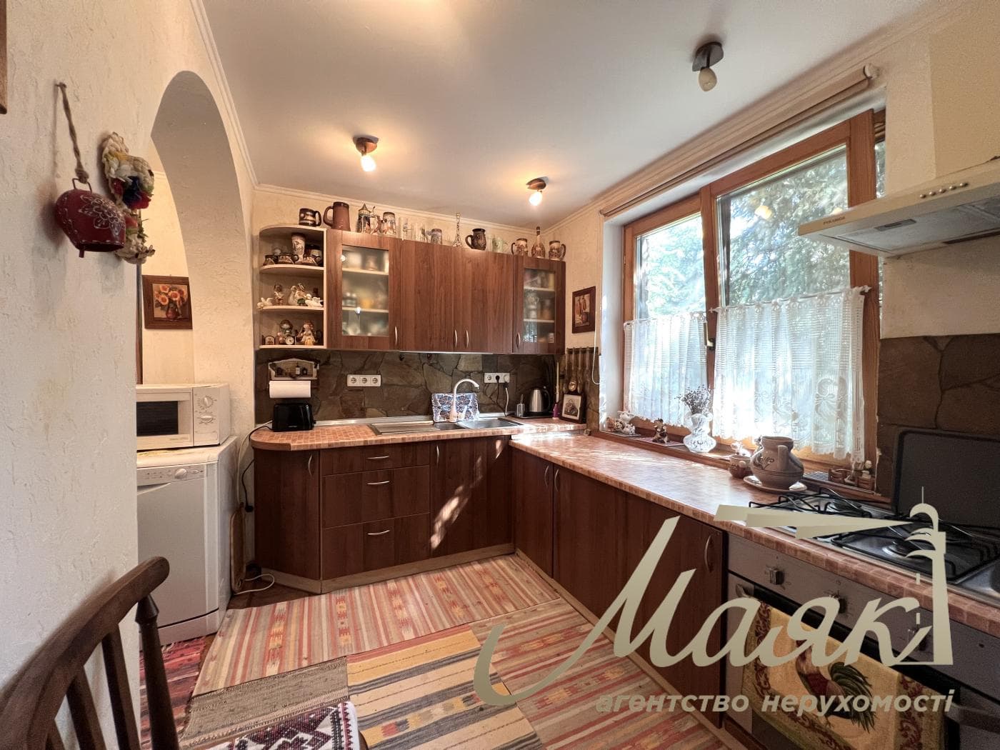 Продаж 3-х поверхового будинку 380м2, Крушинка