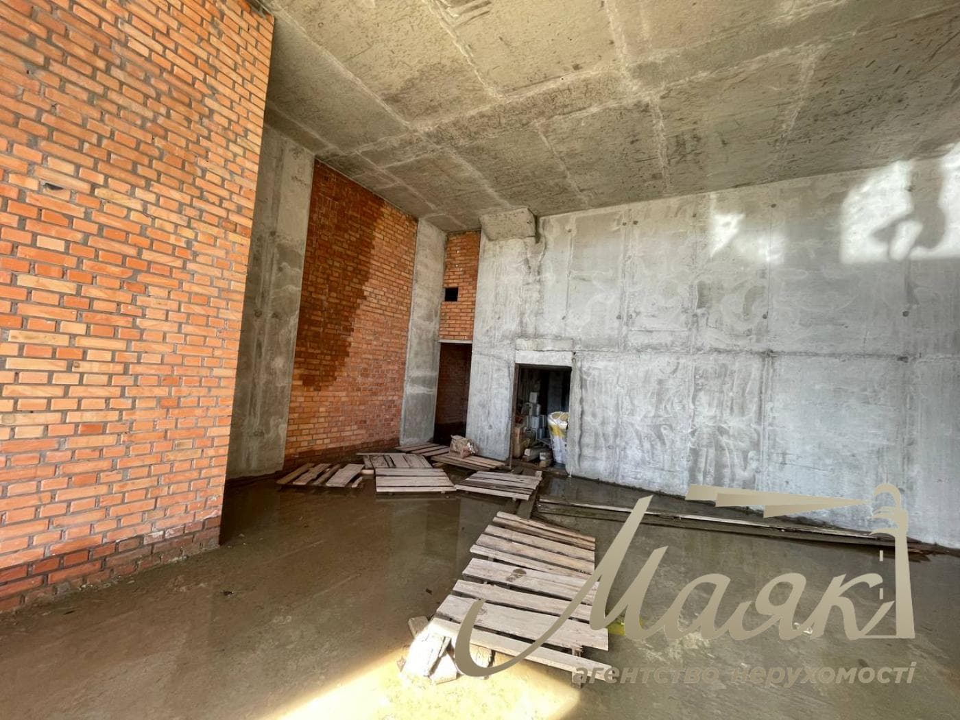 Commercial premises for sale 127.3 sq.m. OLEGIV Boutique Residence, Tatarka