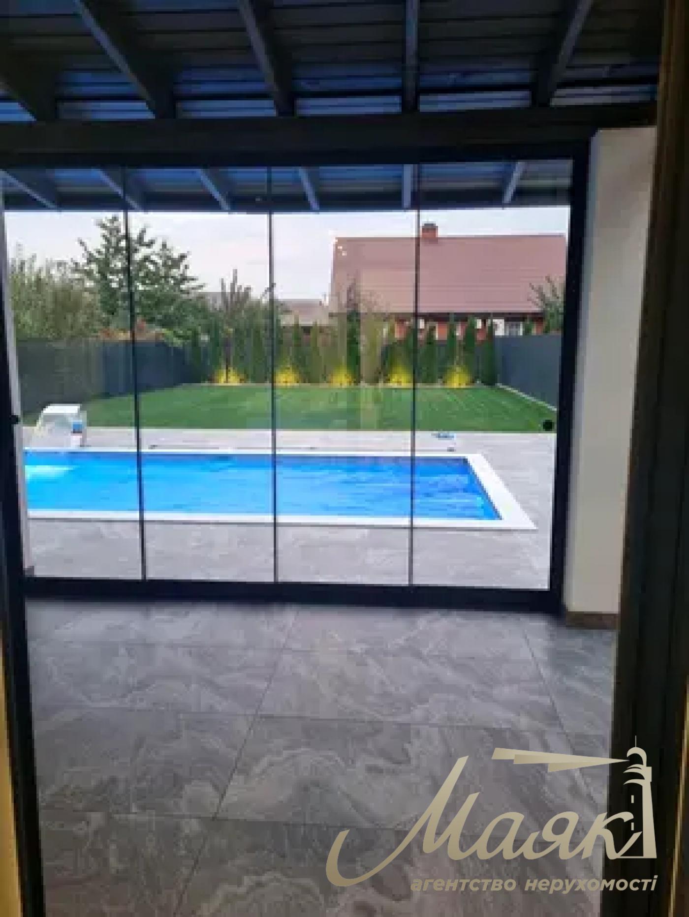Продаж будинку з новим ремонтом 145м2, терасою та басейном у Глевасі