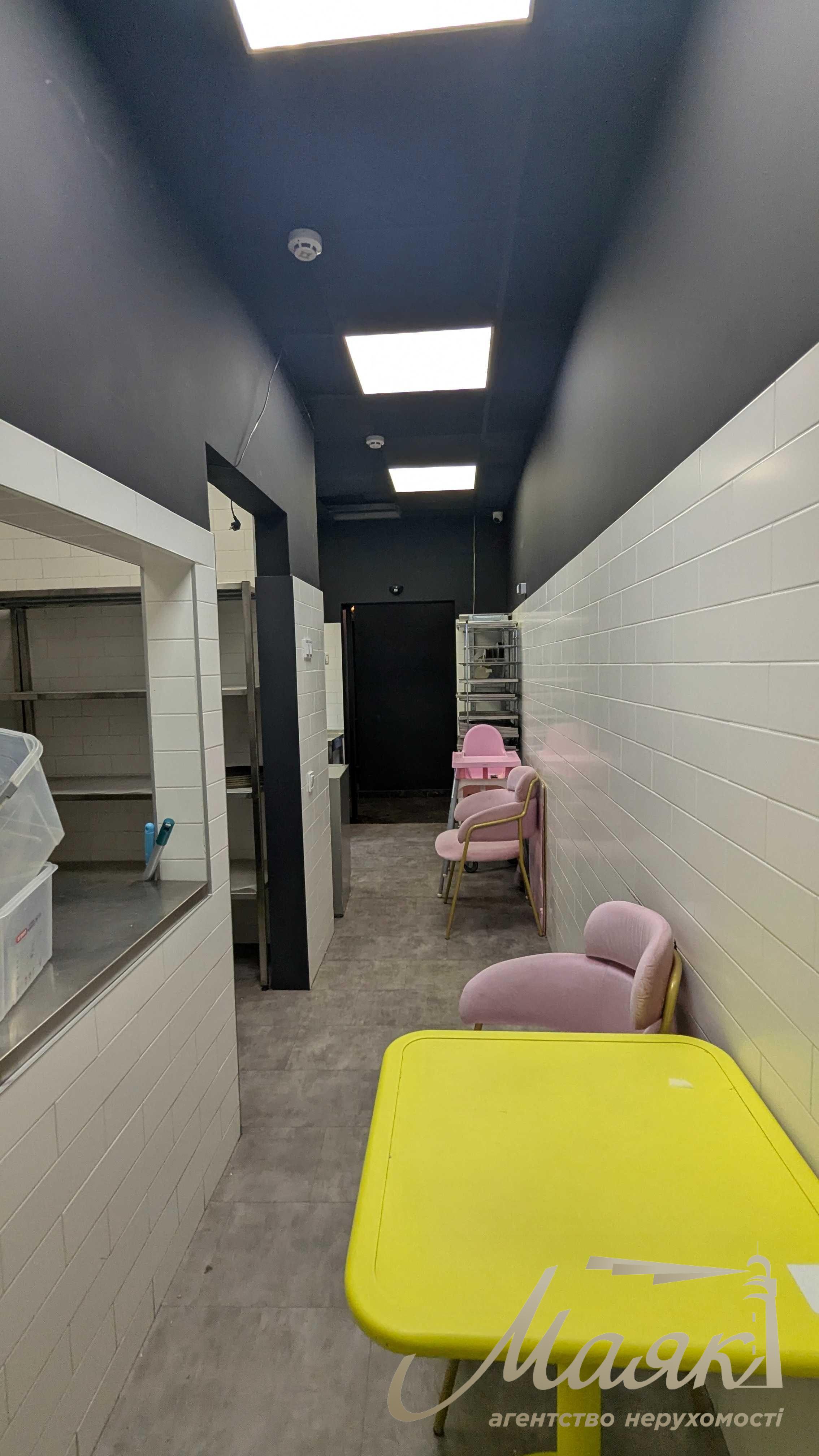 Аренда фасадного помещения под ресторан, салон, шоу-рум, Мазепы 18/19, Арсенальная