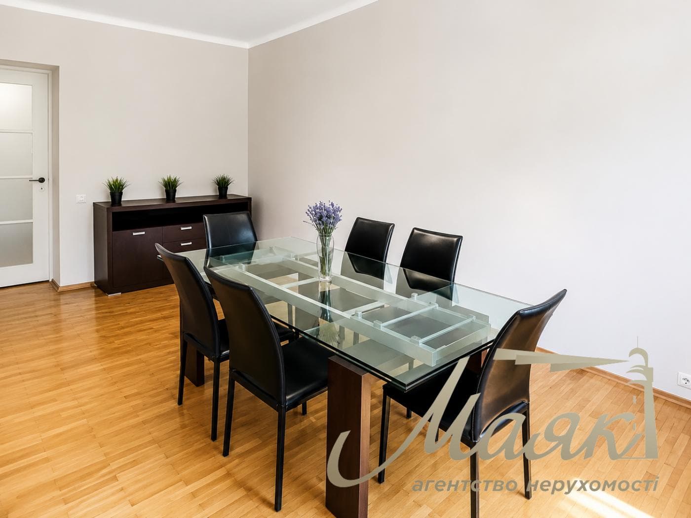 Оренда двоповерхового будинку площею 260 м² у с. Лісники, вул. Південна, Обухівський напрямок, Київська область