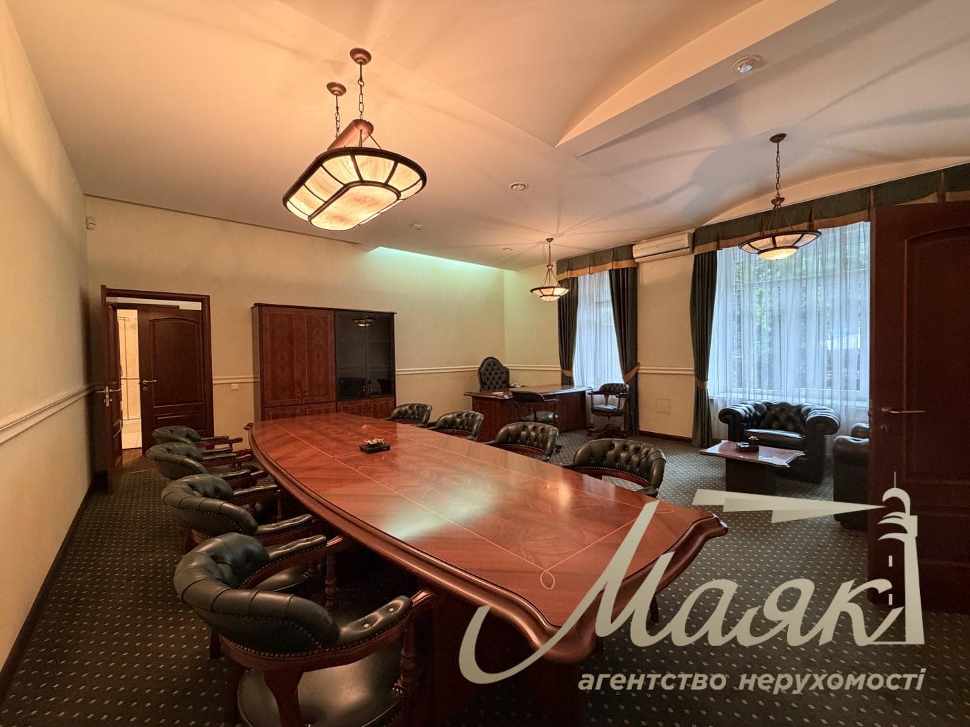 Аренда меблированного офиса 193 м², ул. Олеся Гончара, 15, Золотые ворота