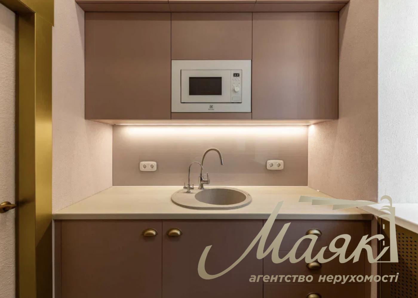 Beauty salon for sale Pecherskiy district/Designer's renovation/Facade